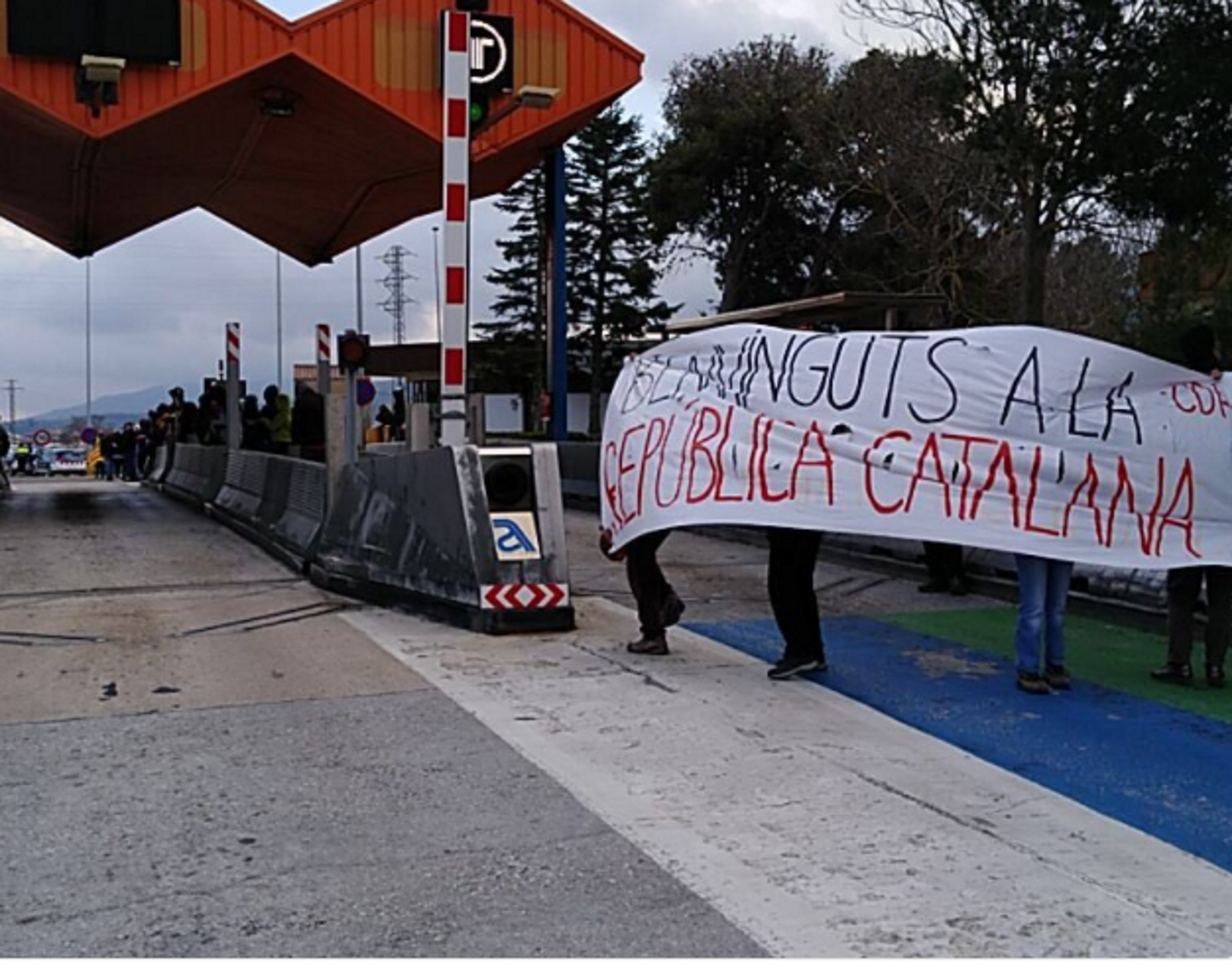 Els CDR obren les barreres de l'autopista AP-2 a Montblanc