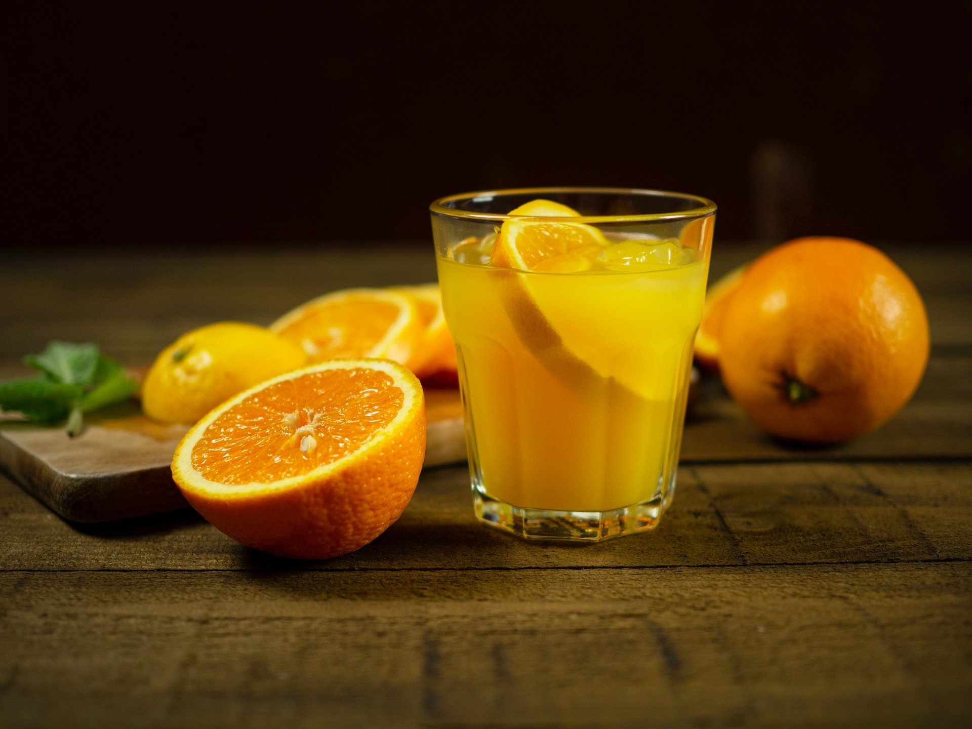 El suc de taronja perd vitamines? El que et pot passar si no el prens acabat d'esprémer