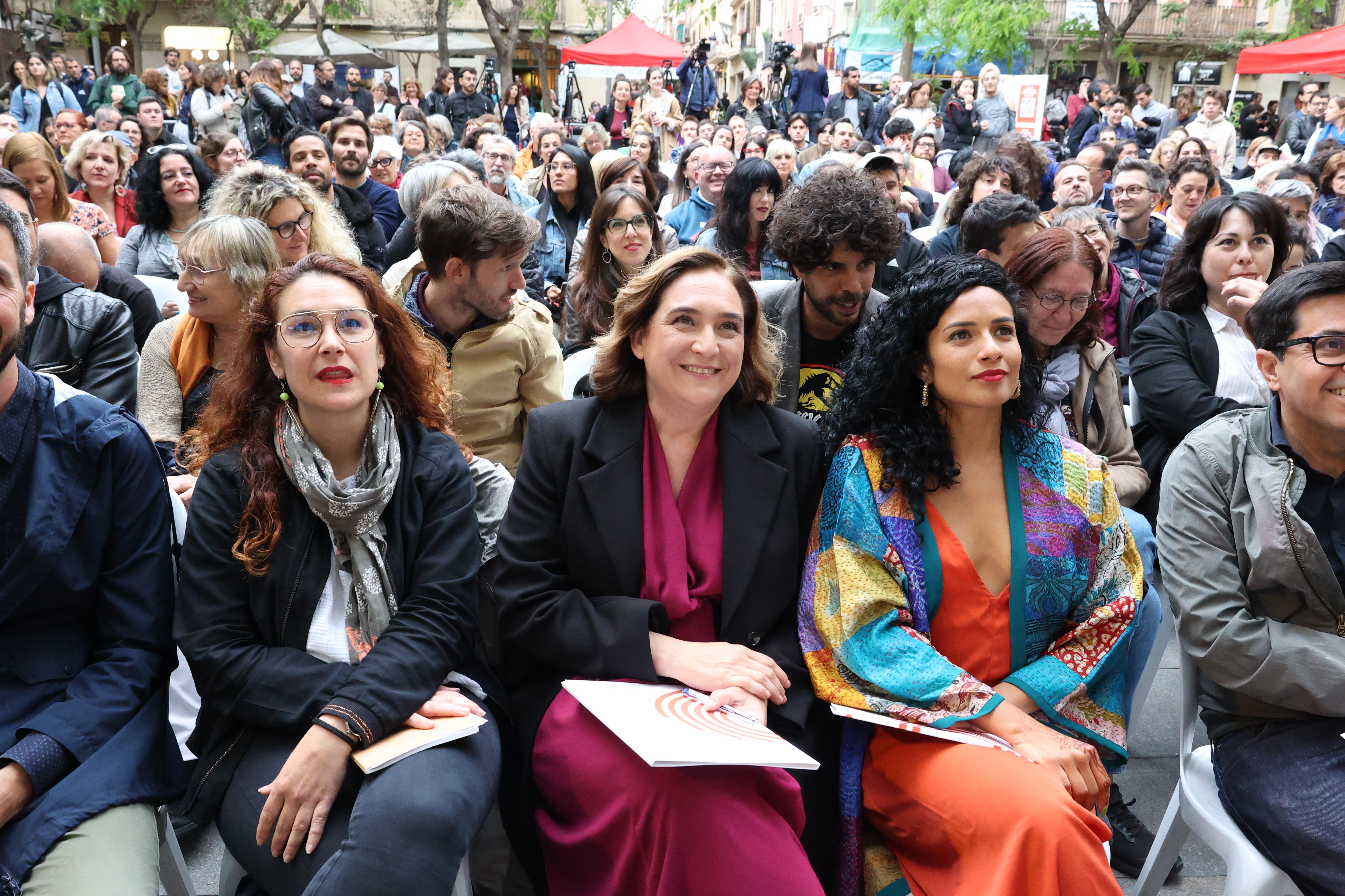Dardo de Ada Colau a ERC y PSC: "Les tiemblan las piernas a la hora de enfrentarse con los fondos buitres"
