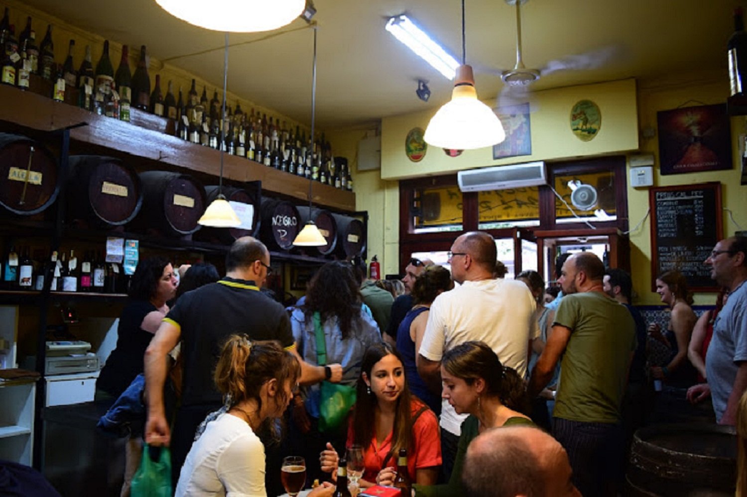 Una bodega de Barcelona centenaria reabre contra todo pronóstico