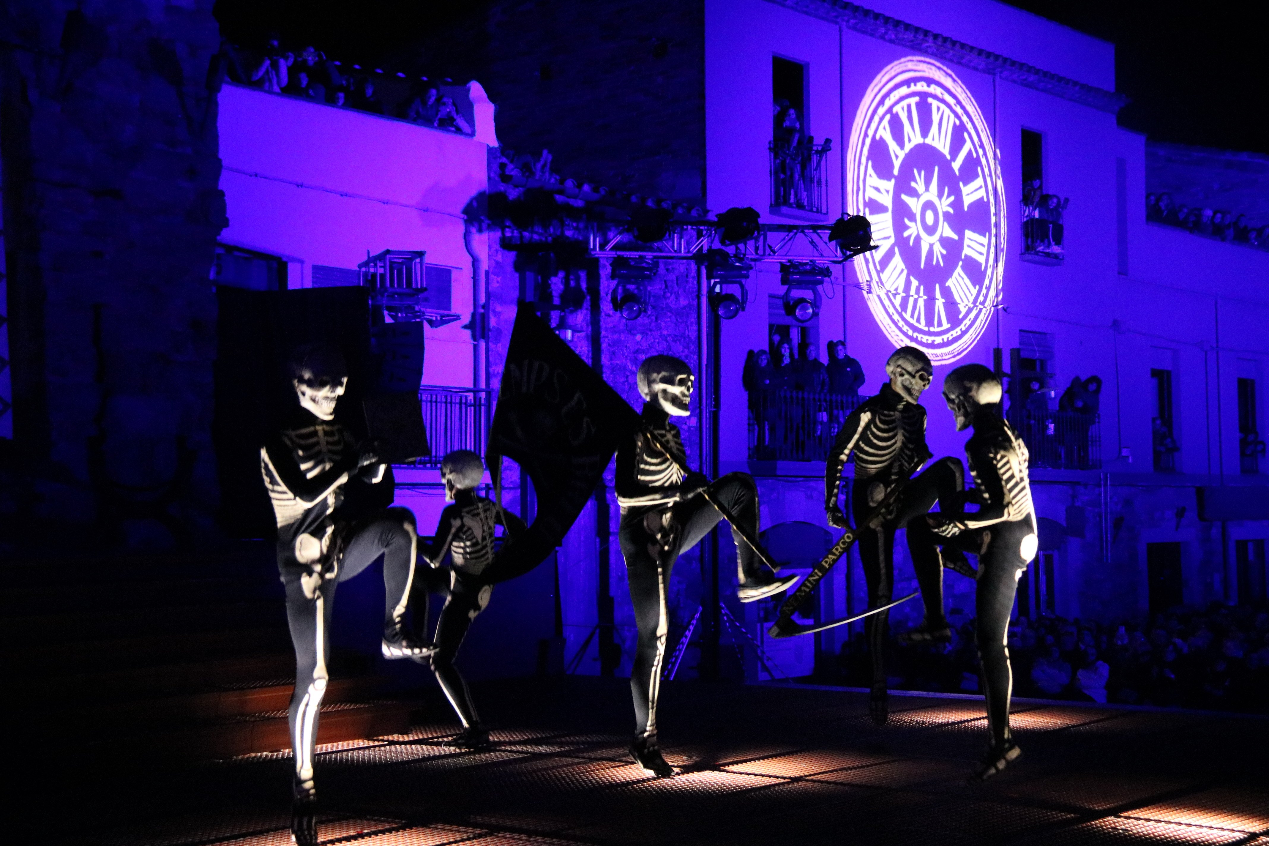 La Dansa de la Mort torna a recórrer Verges davant de 5.000 persones
