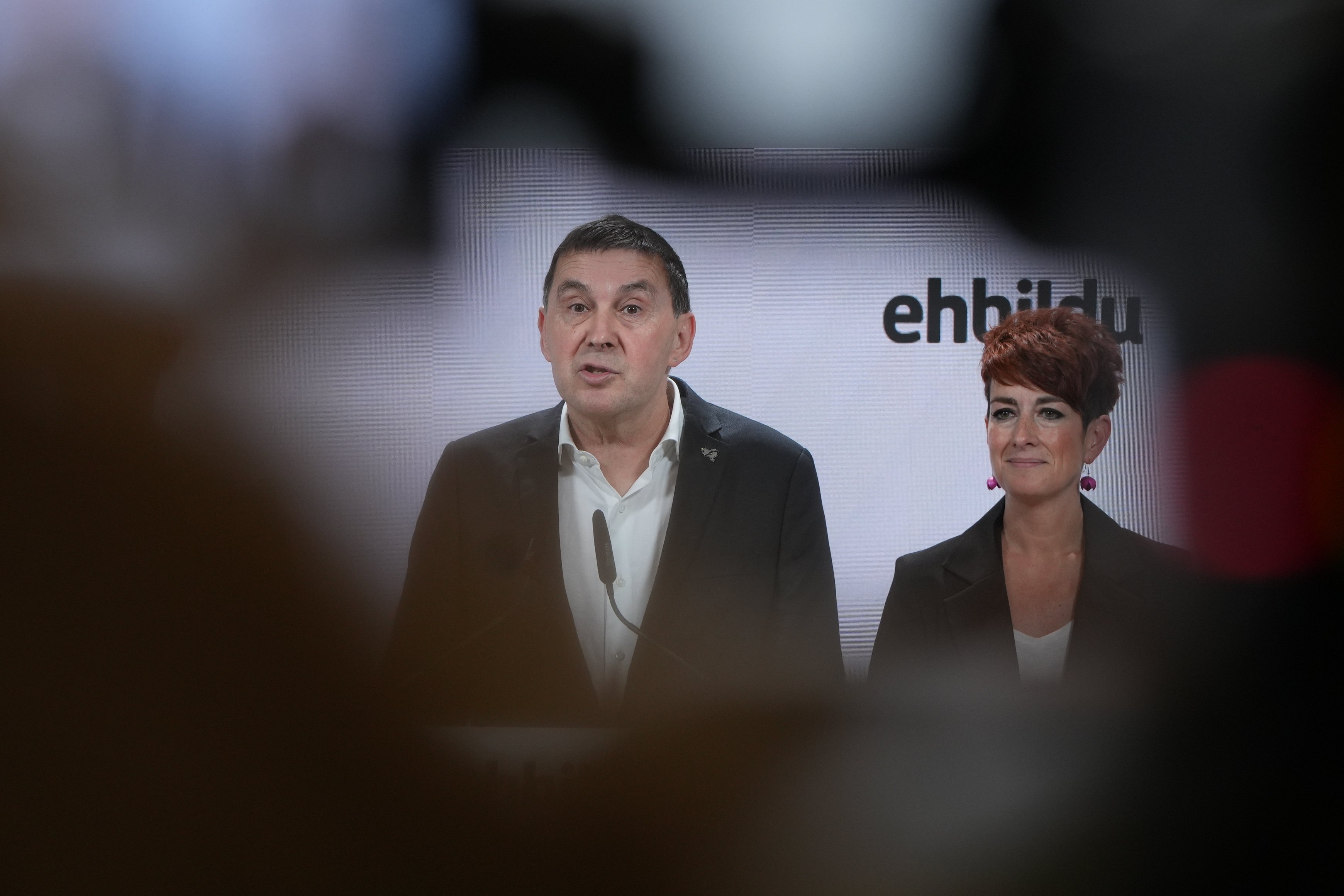 Otegi ofereix el ‘sí’ a Sánchez però l’avisa: “Cal parlar del problema nacional”