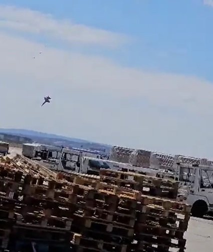 Un caça F-18 s'estavella a Saragossa durant una exhibició militar | VÍDEO