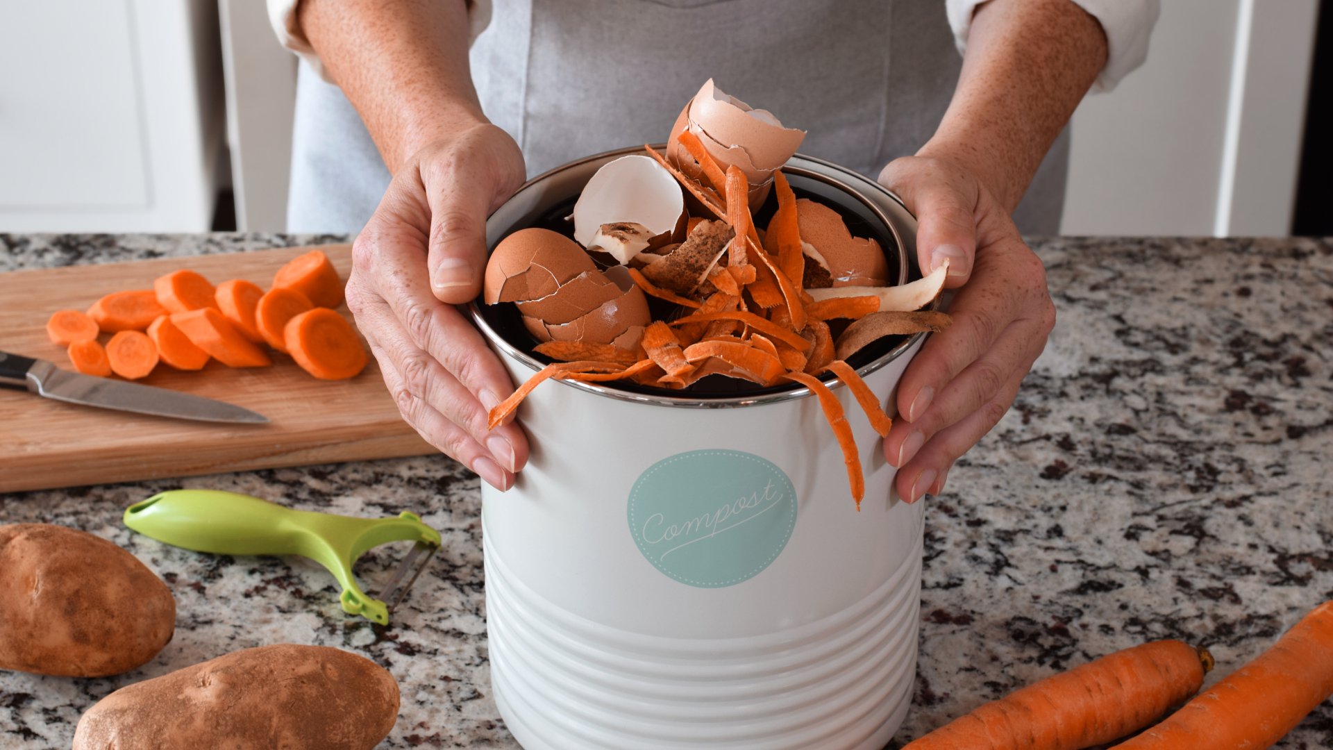 Cómo hacer abono casero: ¡aprovecha las sobras de la comida y dale una alegría a tus plantas!