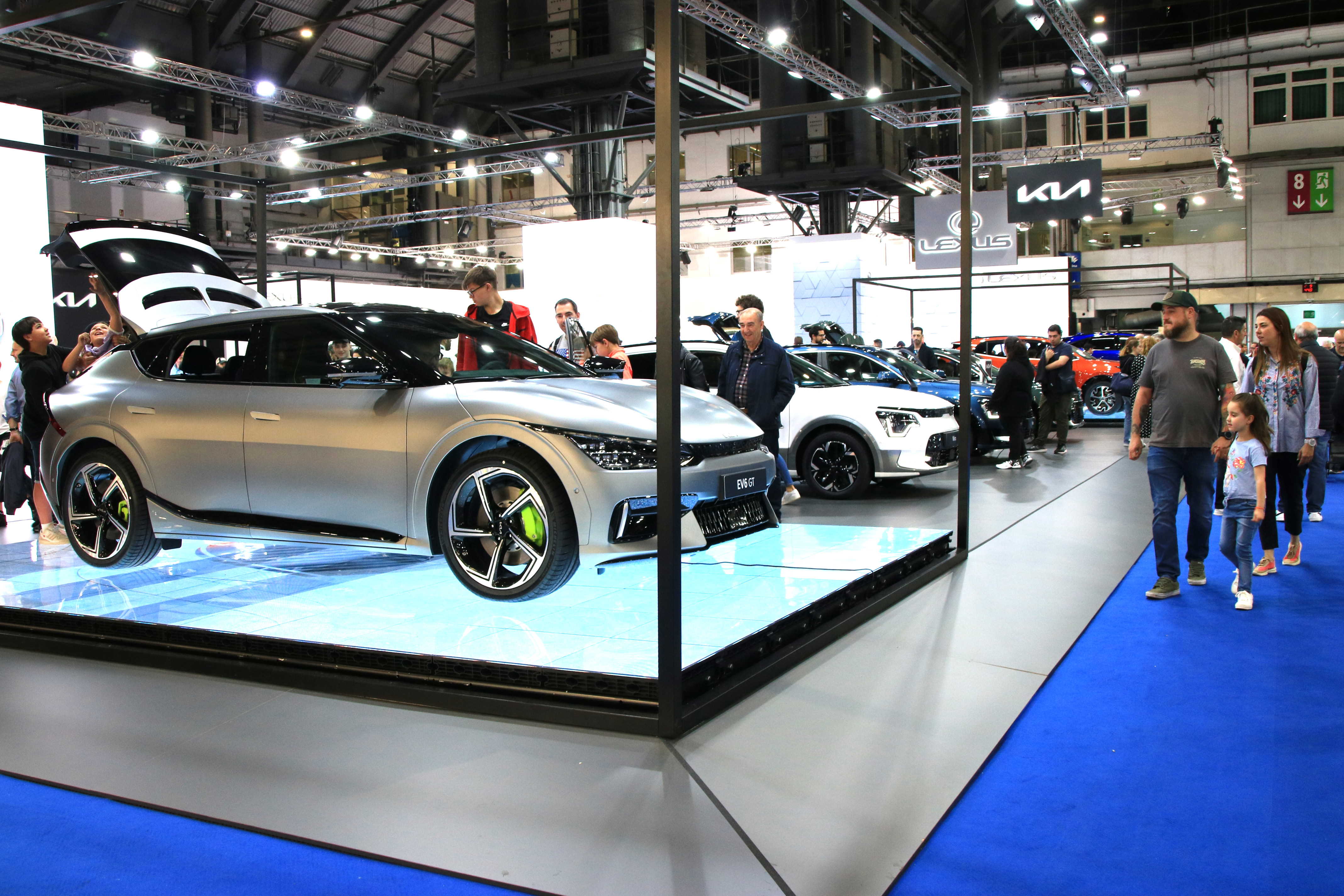 El Saló de l'Automòbil es reinventa amb Tesla i el cotxe autònom