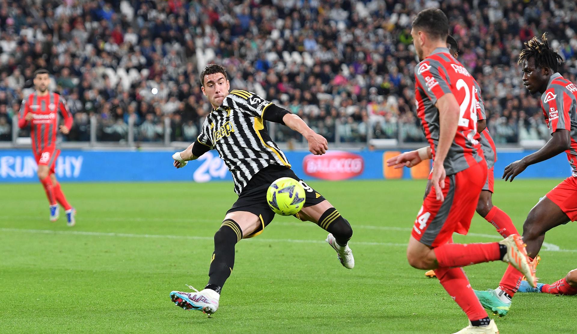 Joan Laporta fa un pas al costat i la Juventus entra en la negociació, dupla d'or amb Vlahovic