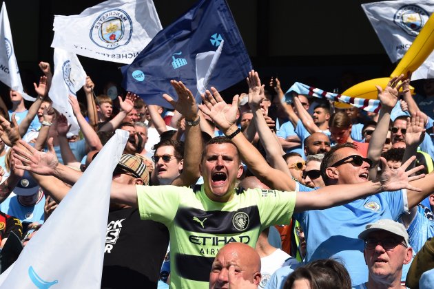 Aficionados del Manchester City celebrando la Liga / Foto: EFE Aficionados del Manchester City celebrando la Liga / Foto: EFE