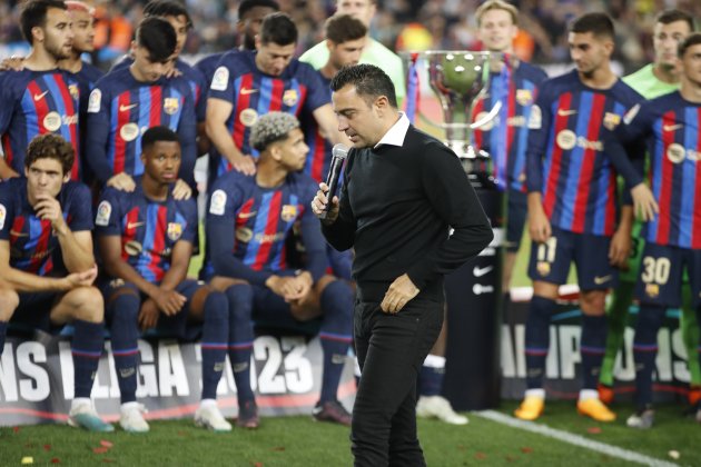 Xavi Hernández fent discurs / Foto: EFE - Toni Albir