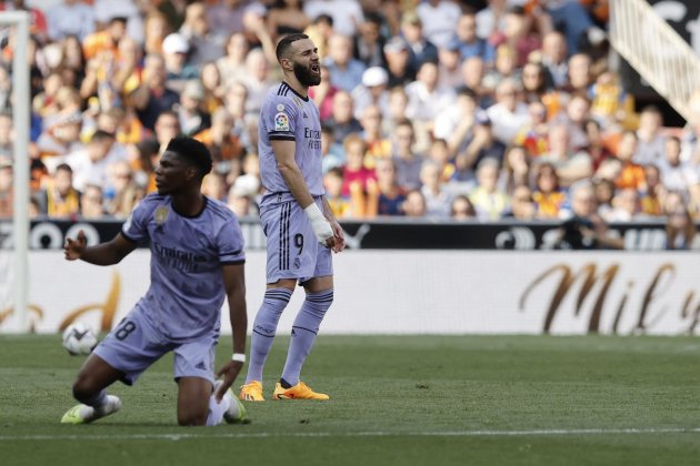 Karim Benzema y Aurelien Tchouameni decepcionados Karim Benzema y Aurelien Tchouameni decepcionados