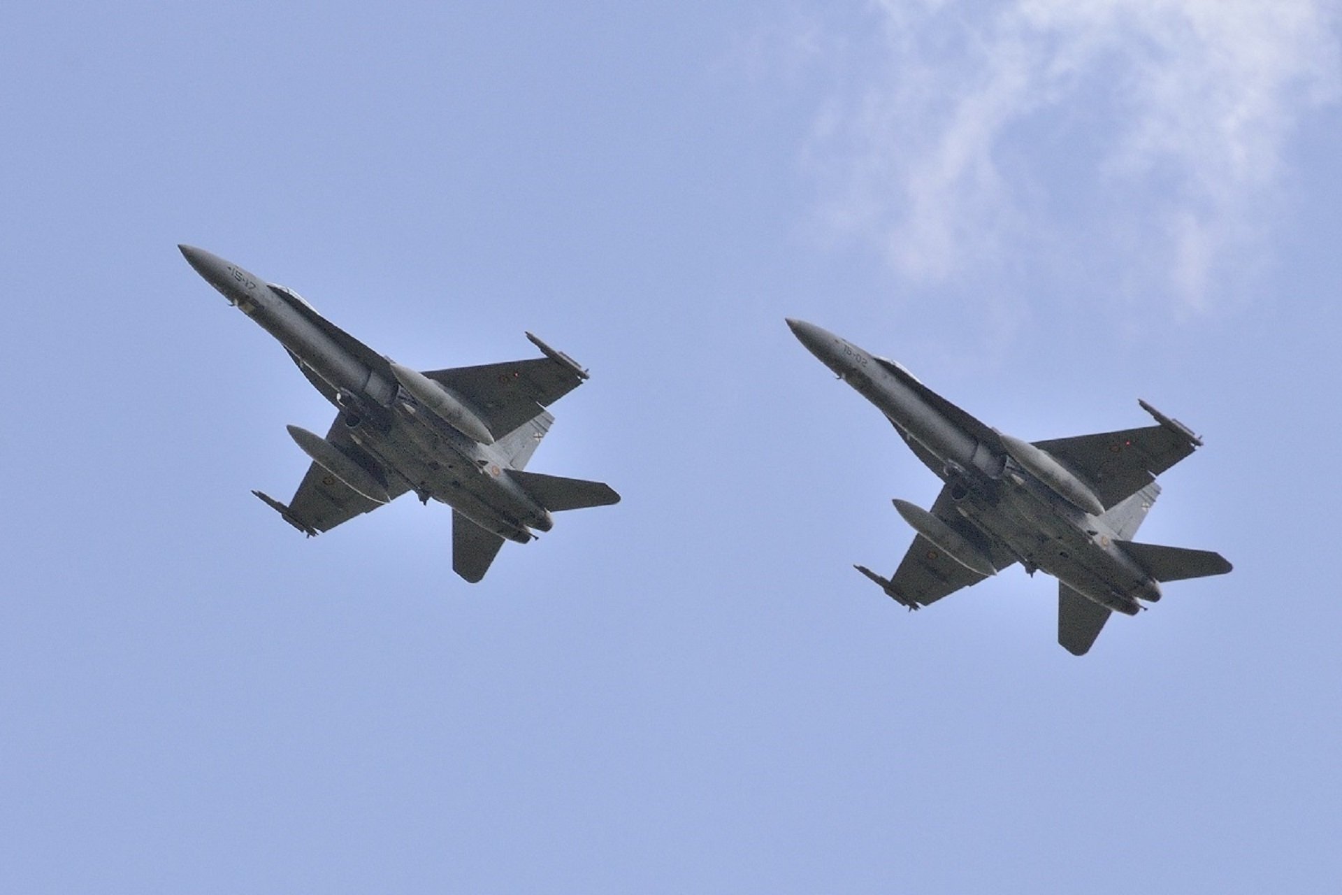 Alarma per l'accident de l'F-18 a Saragossa: reclamen aturar les exhibicions