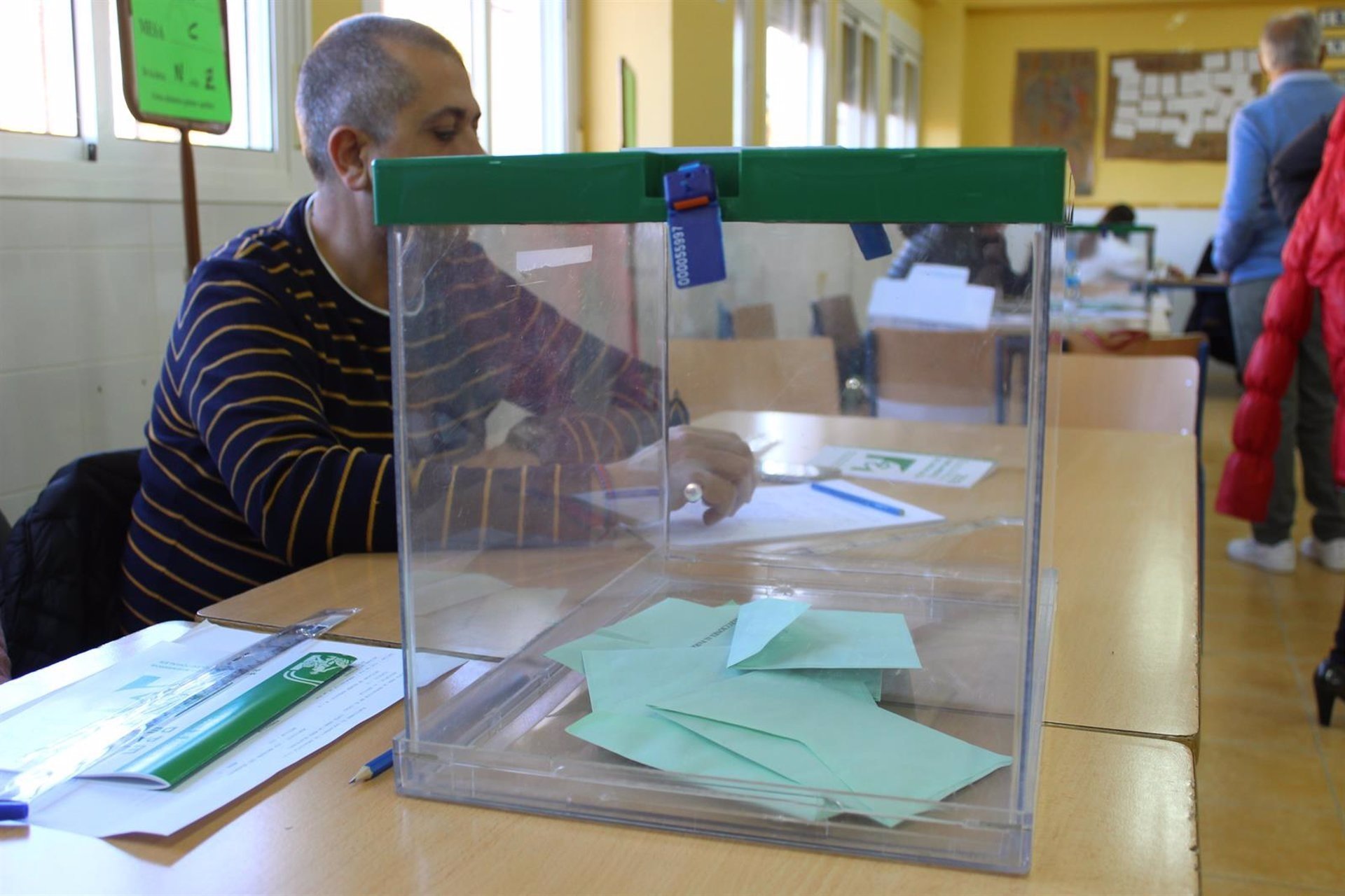 Quina és la multa per no presentar-se a la mesa electoral?