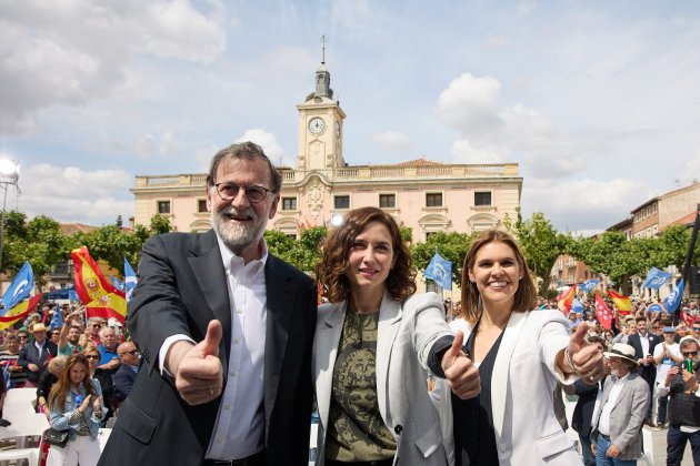 Mariano Rajoy i Ayuso en un miting. Europa Press