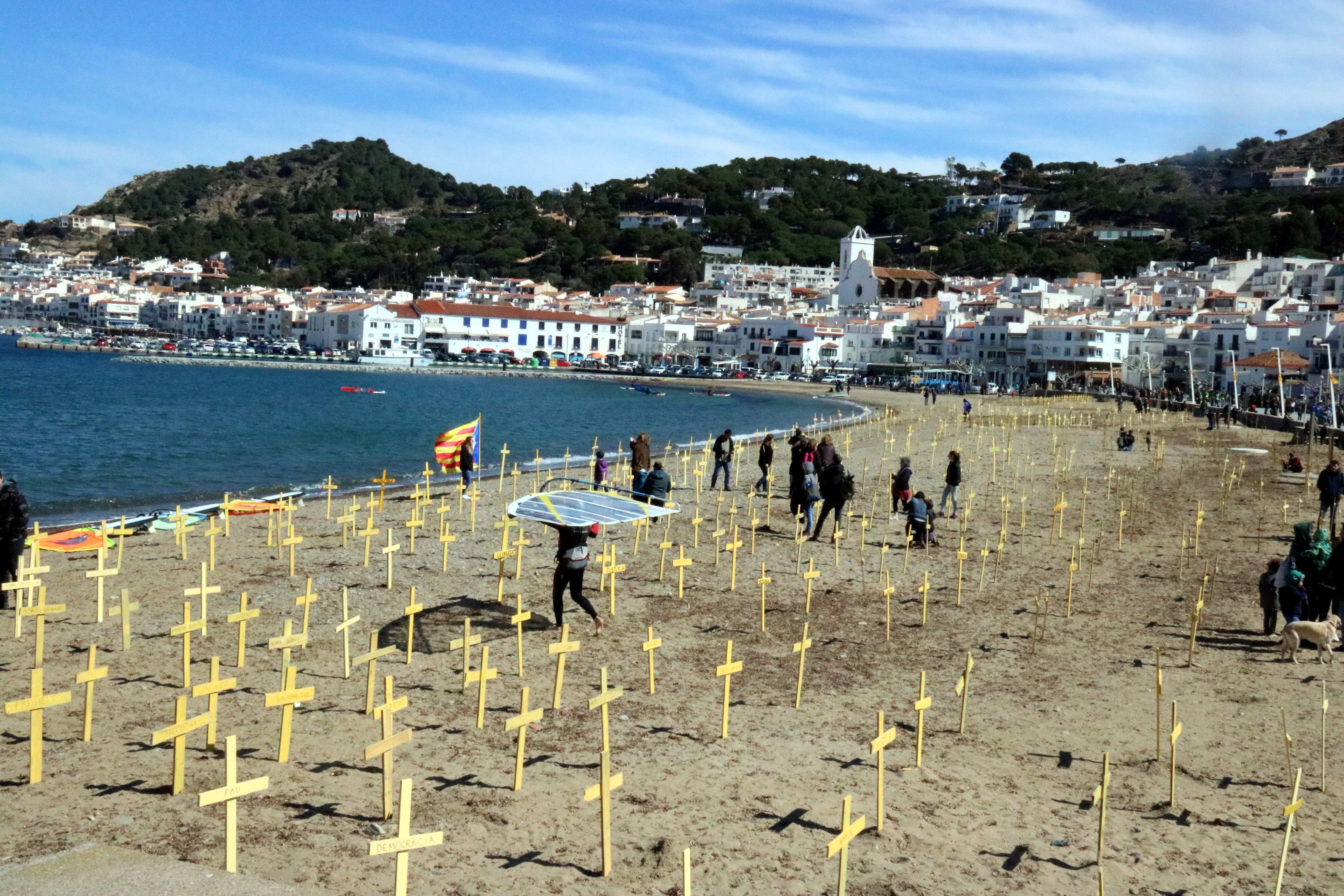 Cruces amarillas en las playas de Argelers, el Port de la Selva y Cadaqués