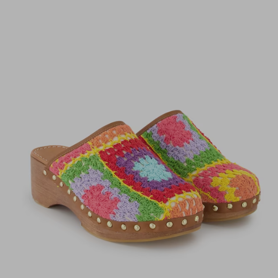 Los zuecos más espectaculares en Inglés están con crochet multicolor