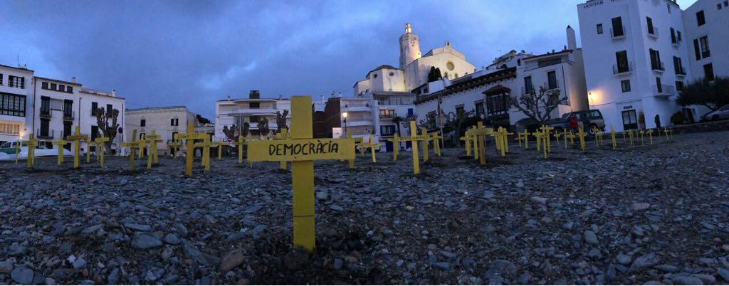 creus grogues cadaques EN