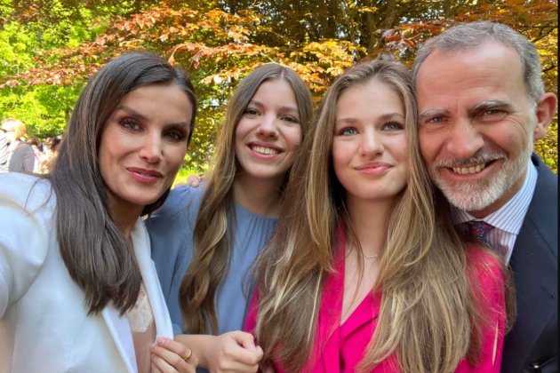 Leonor graduación amb Letizia i Felipe 