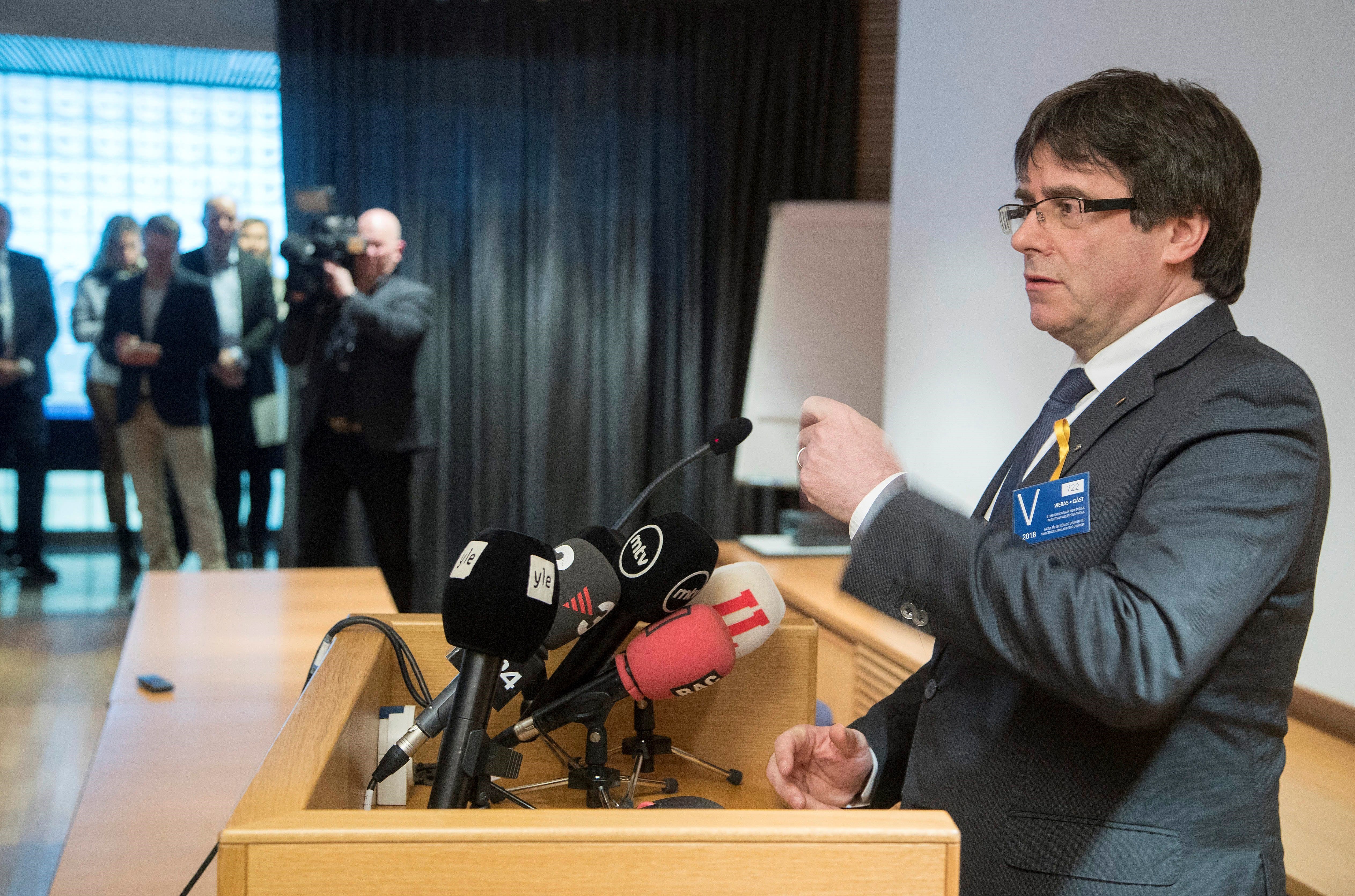 Schleswig-Holstein public prosecutors request to extradite Puigdemont, keep him in prison