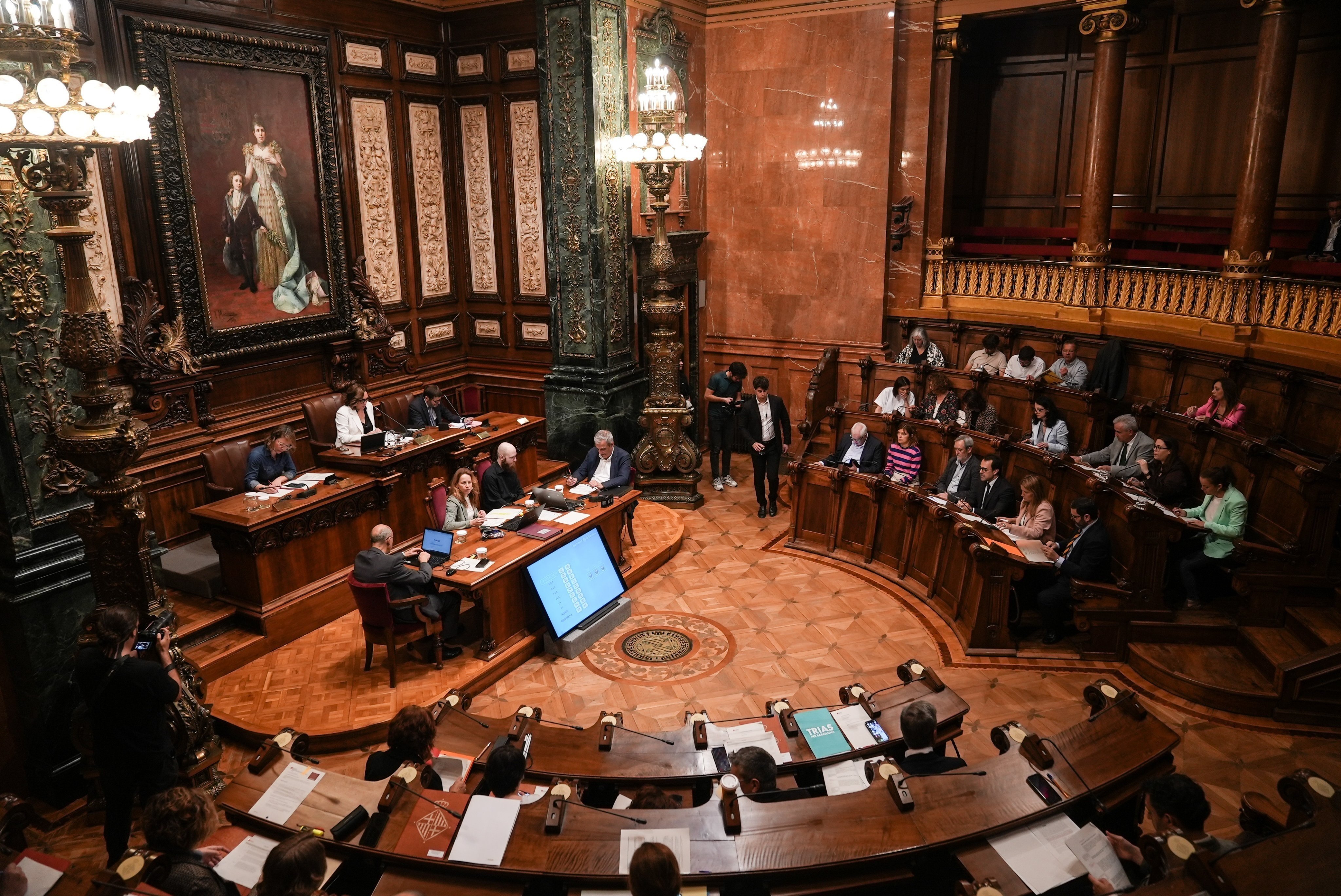 ¿En qué gastan los ayuntamientos catalanes? Mucho en su funcionamiento, no tanto en seguridad
