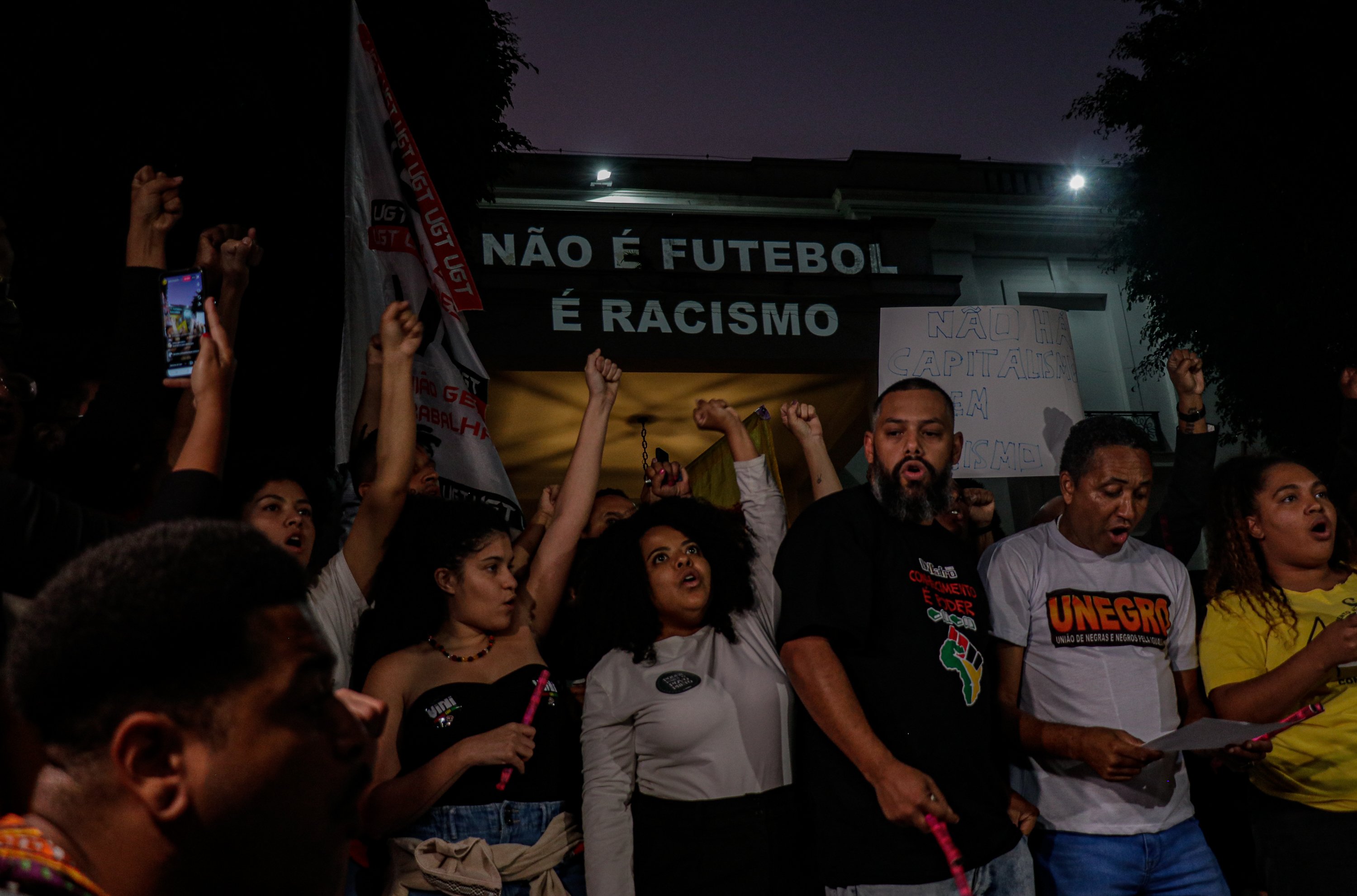Manifestació davant el consolat espanyol a São Paulo contra l'"Espanya racista"