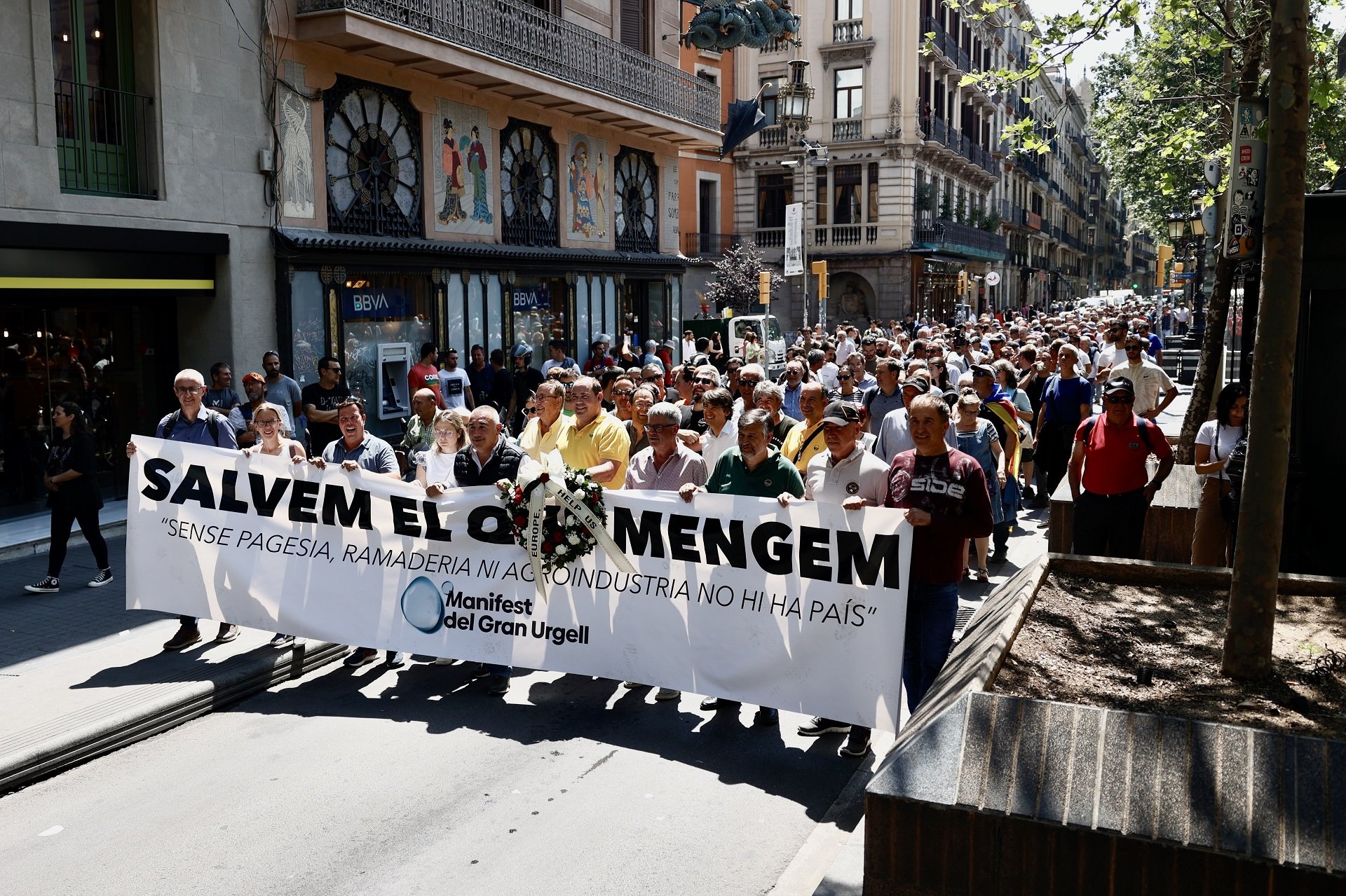 Los agricultores se manifiestan ante la Generalitat para exigir a Aragonès más inversiones por la sequía