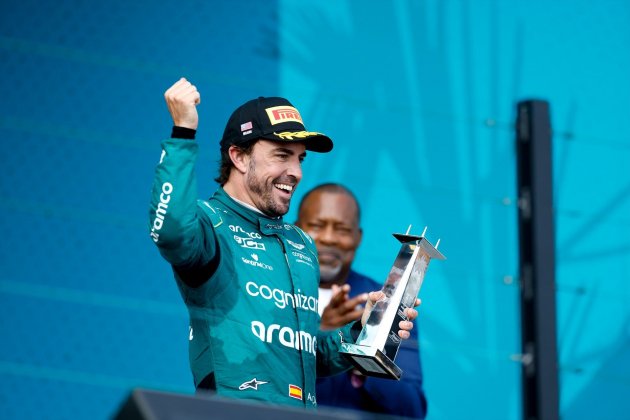 Fernando Alonso podio Miami / Foto: Europa Press