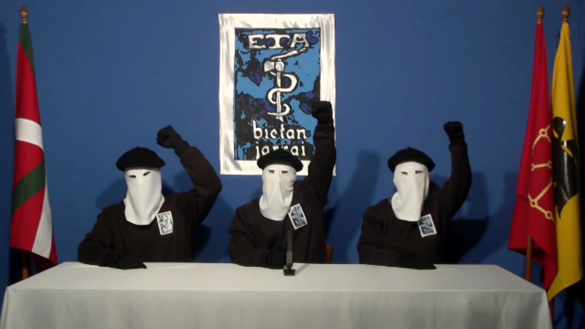 ETA anuncia per carta la seva dissolució