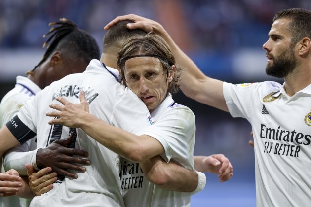 Benzema, Luka Modric i Nacho Fernández celebrando un gol del Real Madrid / Foto: EFE