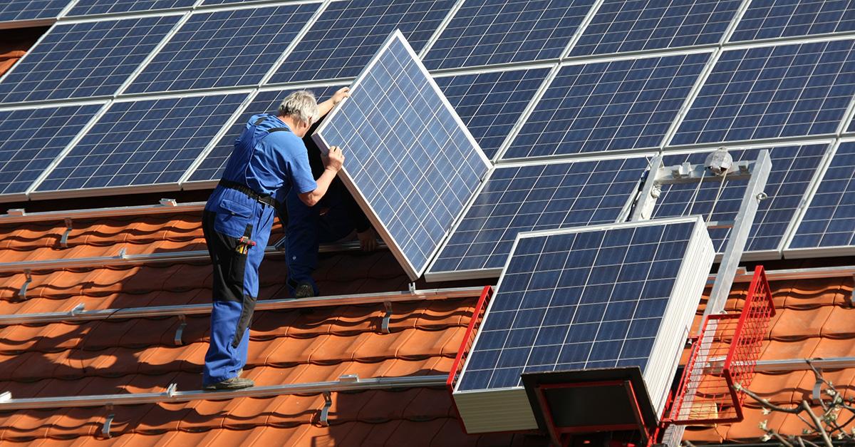 La administración catalana quiere dar ejemplo: ubicará placas fotovoltaicas en tejados y terrados