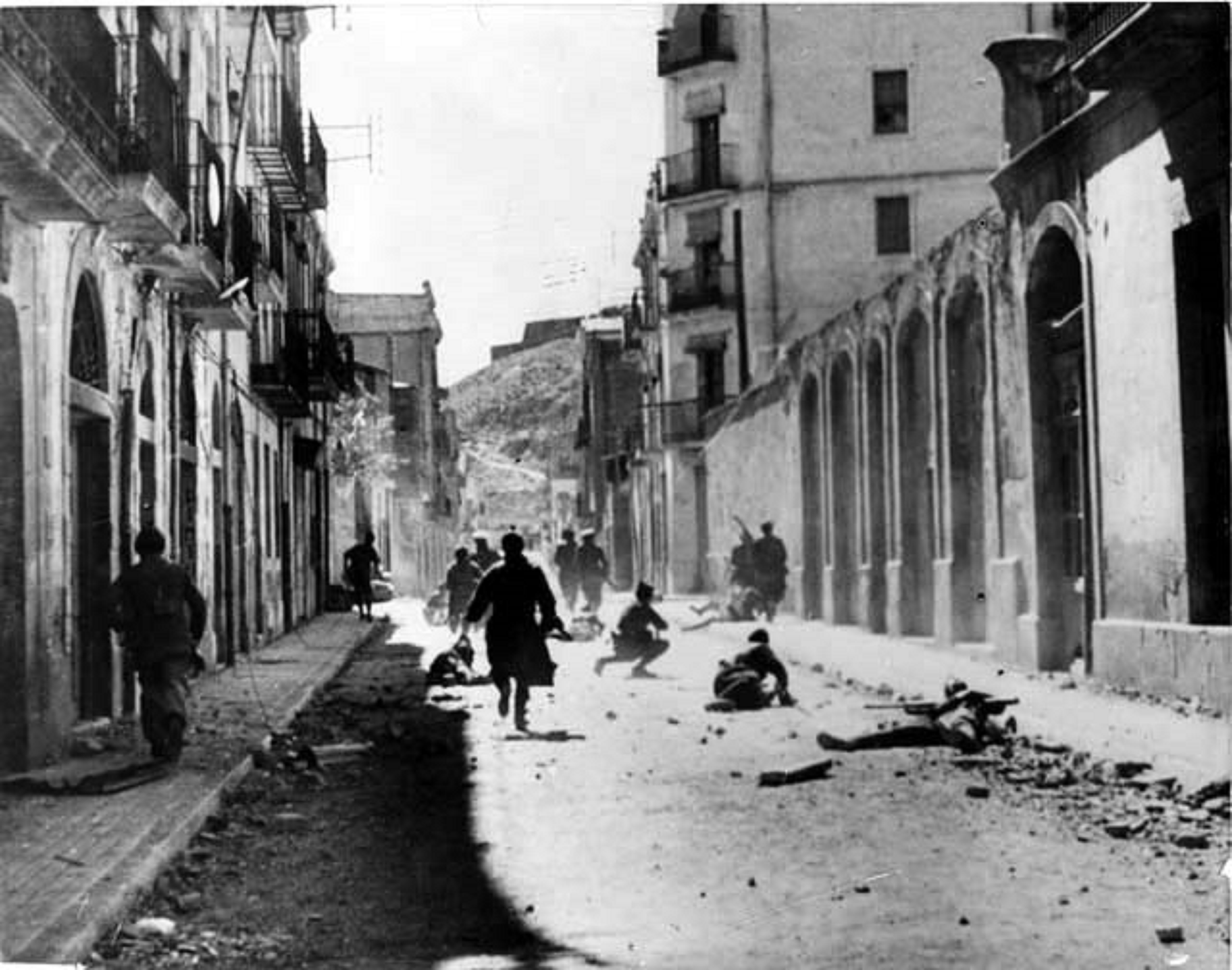 Las tropas franquistas ocupan Lleida