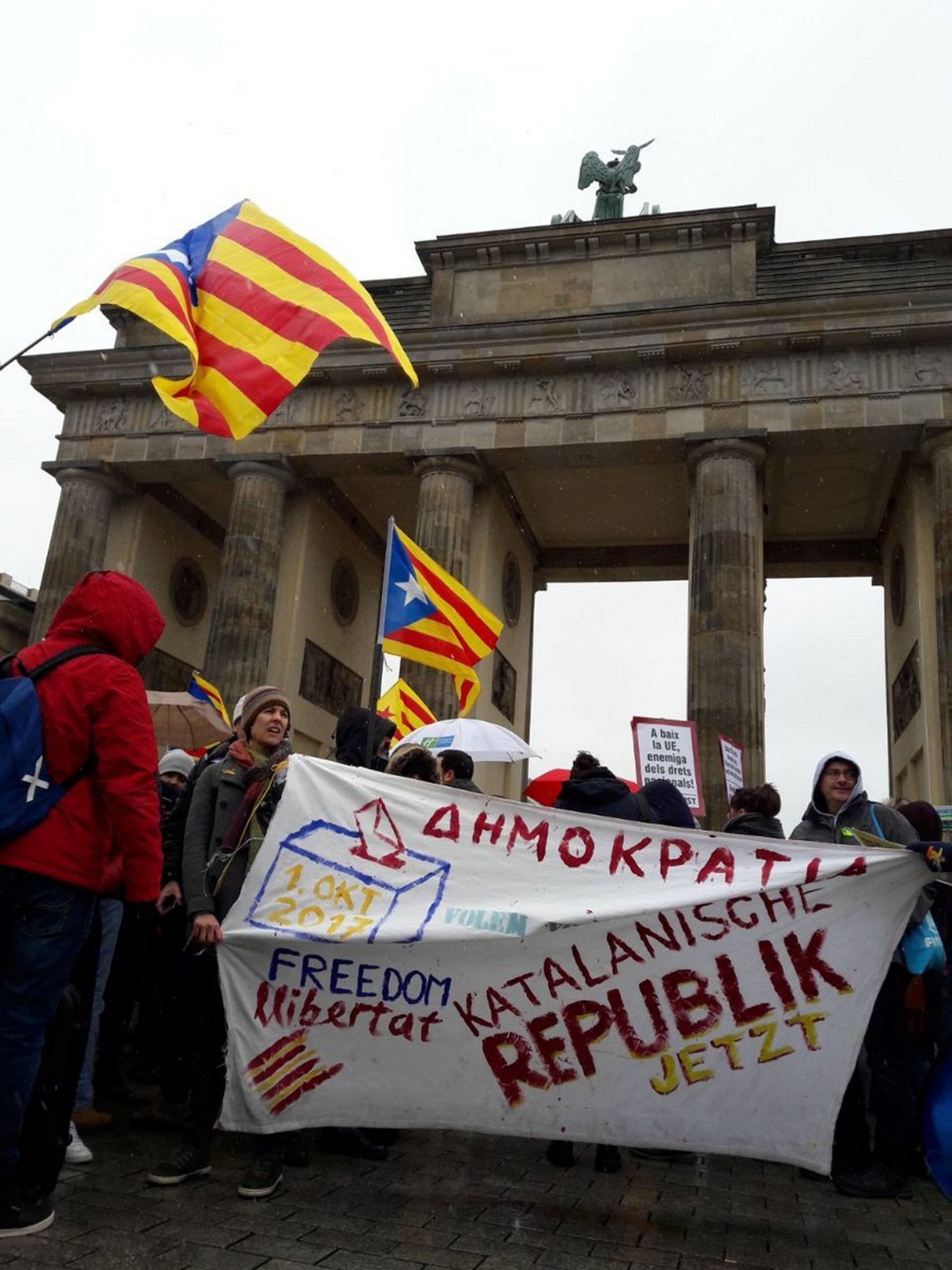 La Porta de Brandenburg clama per la llibertat dels presos polítics