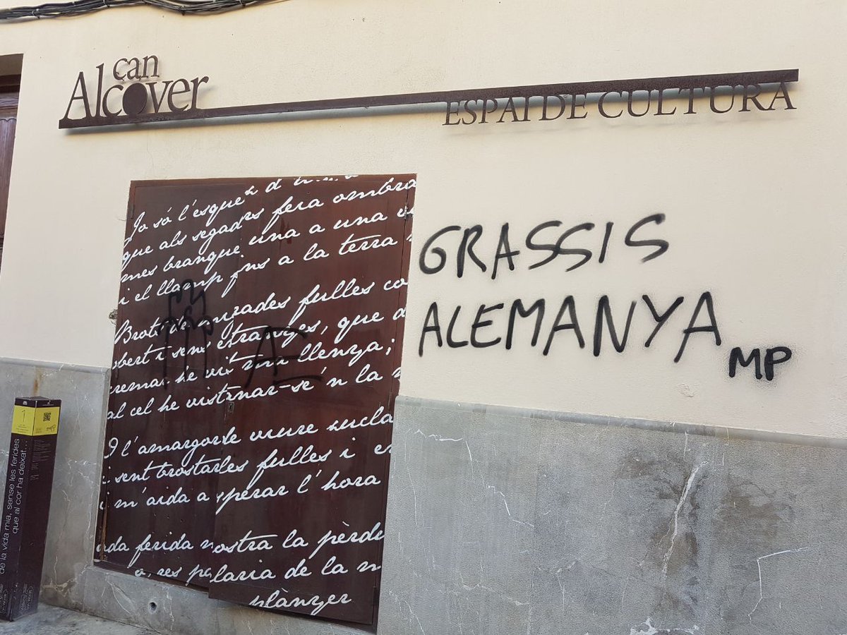 Ataque ultra contra la sede de Obra Cultural Balear en Palma