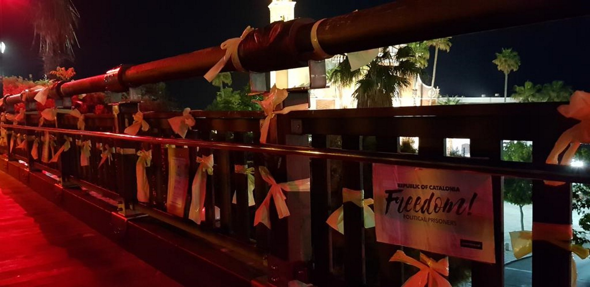 Tel Aviv es tenyeix de groc en suport dels presos polítics catalans