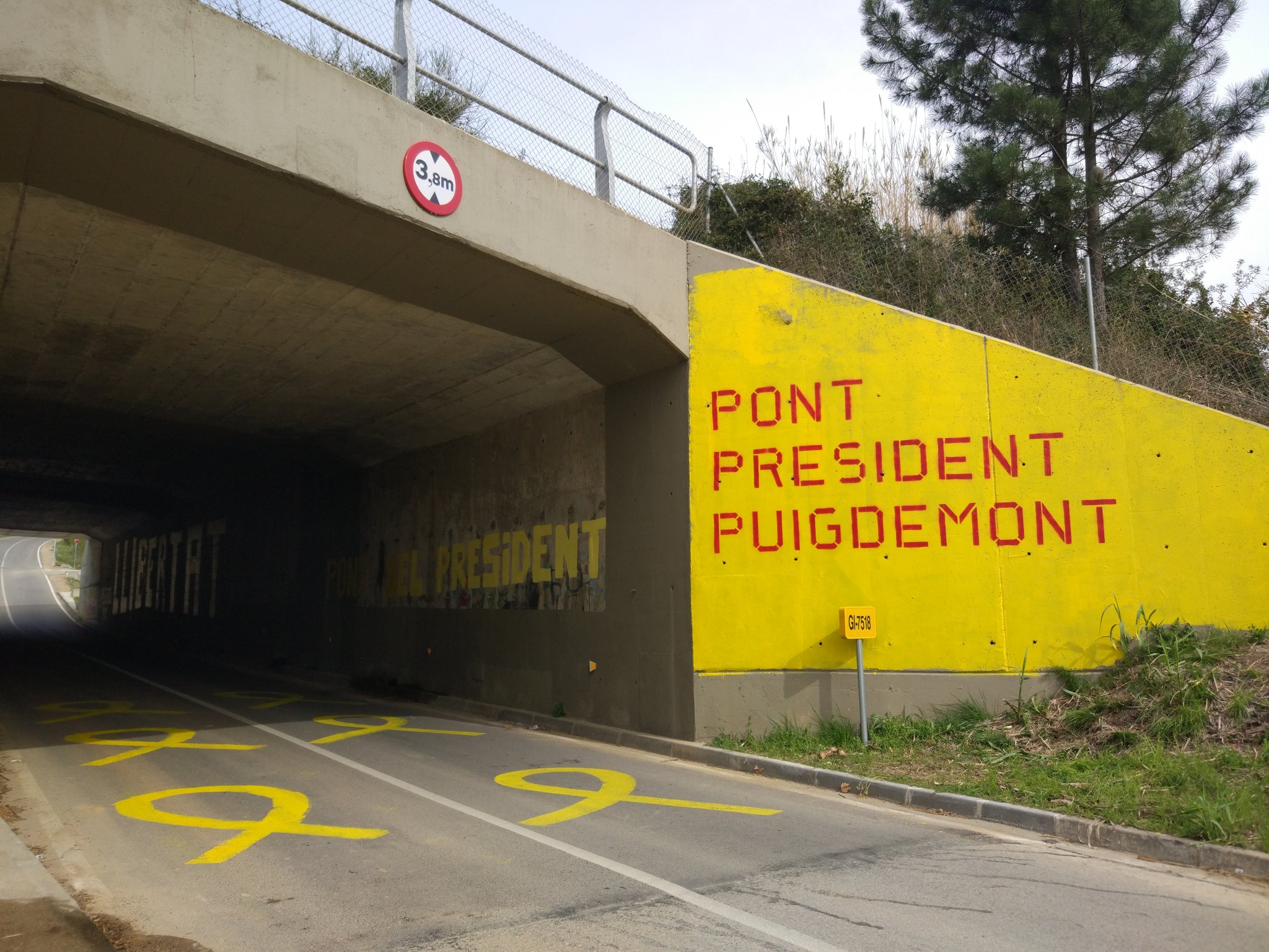 Bategen el pont on Puigdemont va canviar de cotxe l'1-O