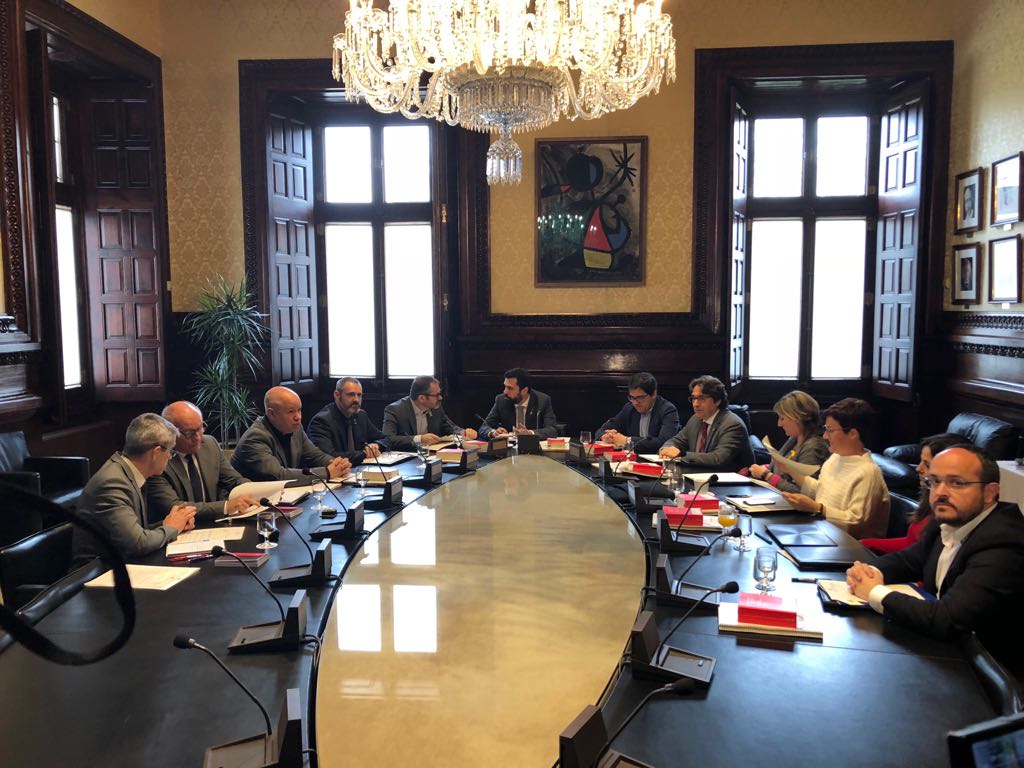 La Mesa del Parlament acepta la delegación de voto de Puigdemont