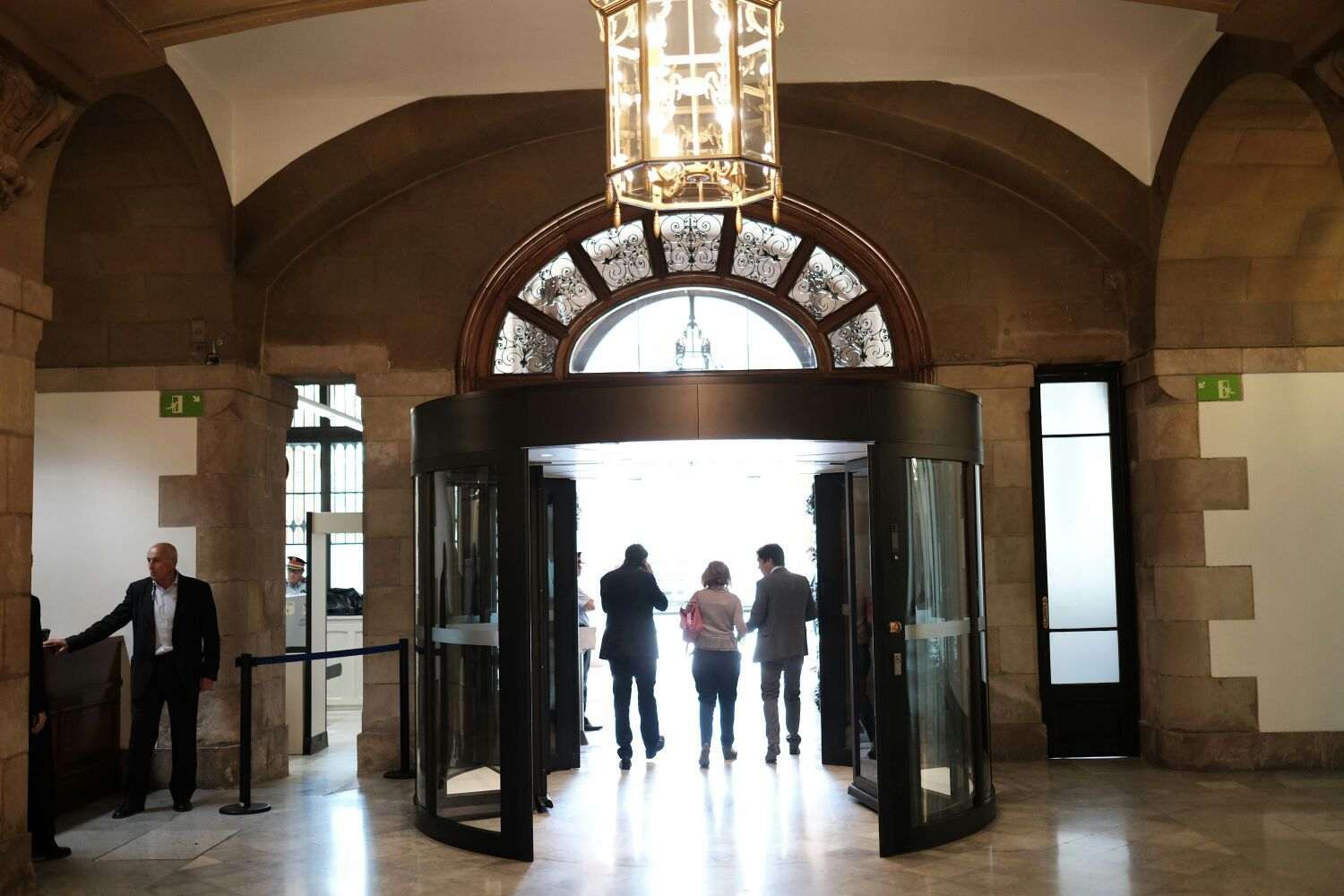 El Parlament i el Govern faran festa el dia de la Constitució