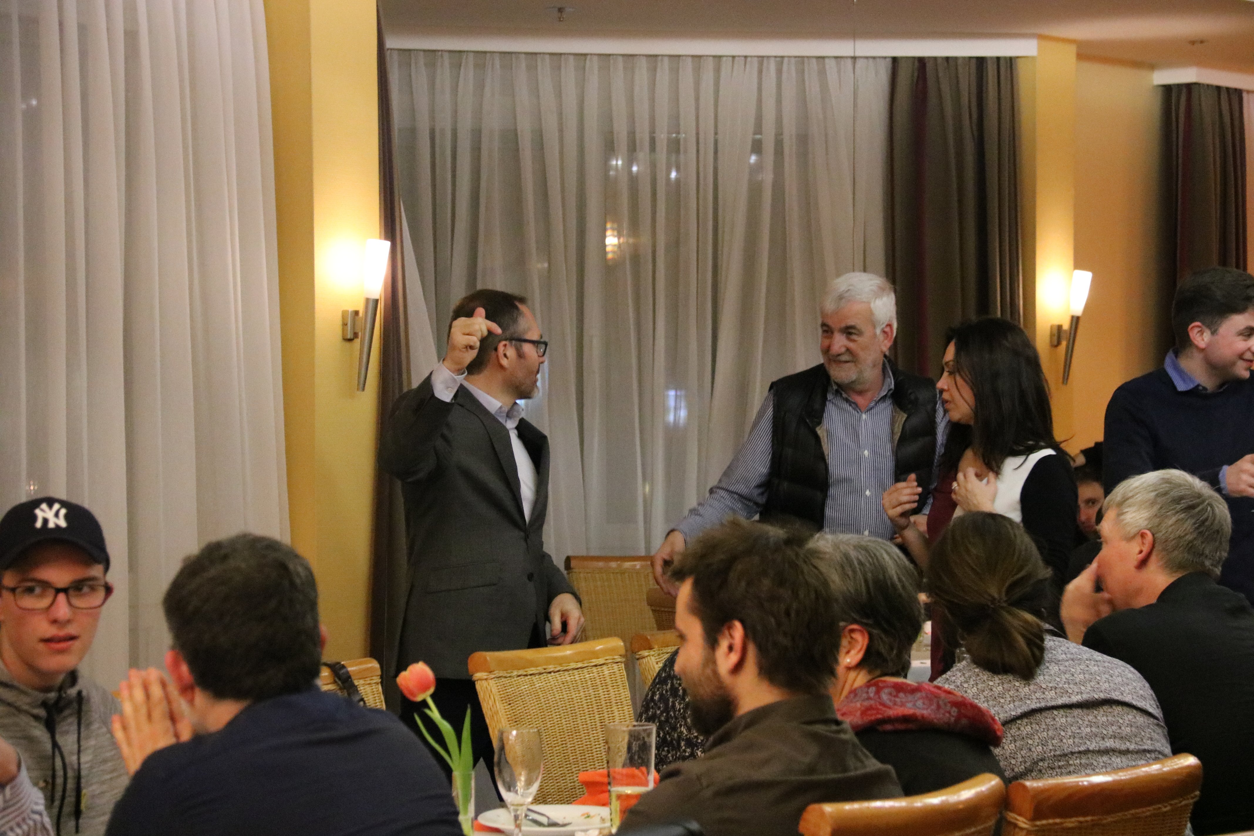 Sopar de suport a Puigdemont a Neumünster amb l'assistència de la seva dona