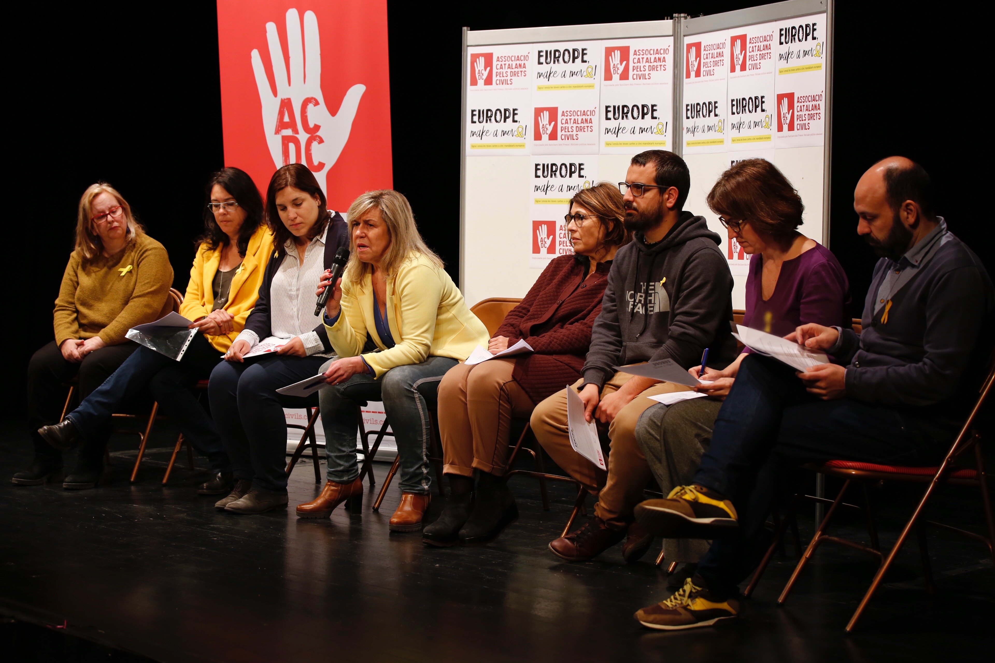 Barcelona otorga la Medalla de Honor a los familiares de los presos políticos en medio de polémica