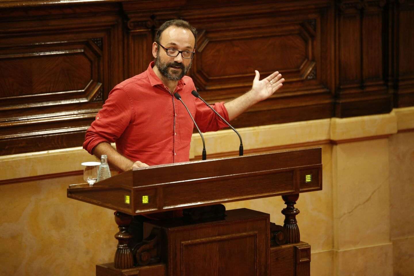 La CUP se ofrece a entrar en el Govern para firmar la compra de urnas