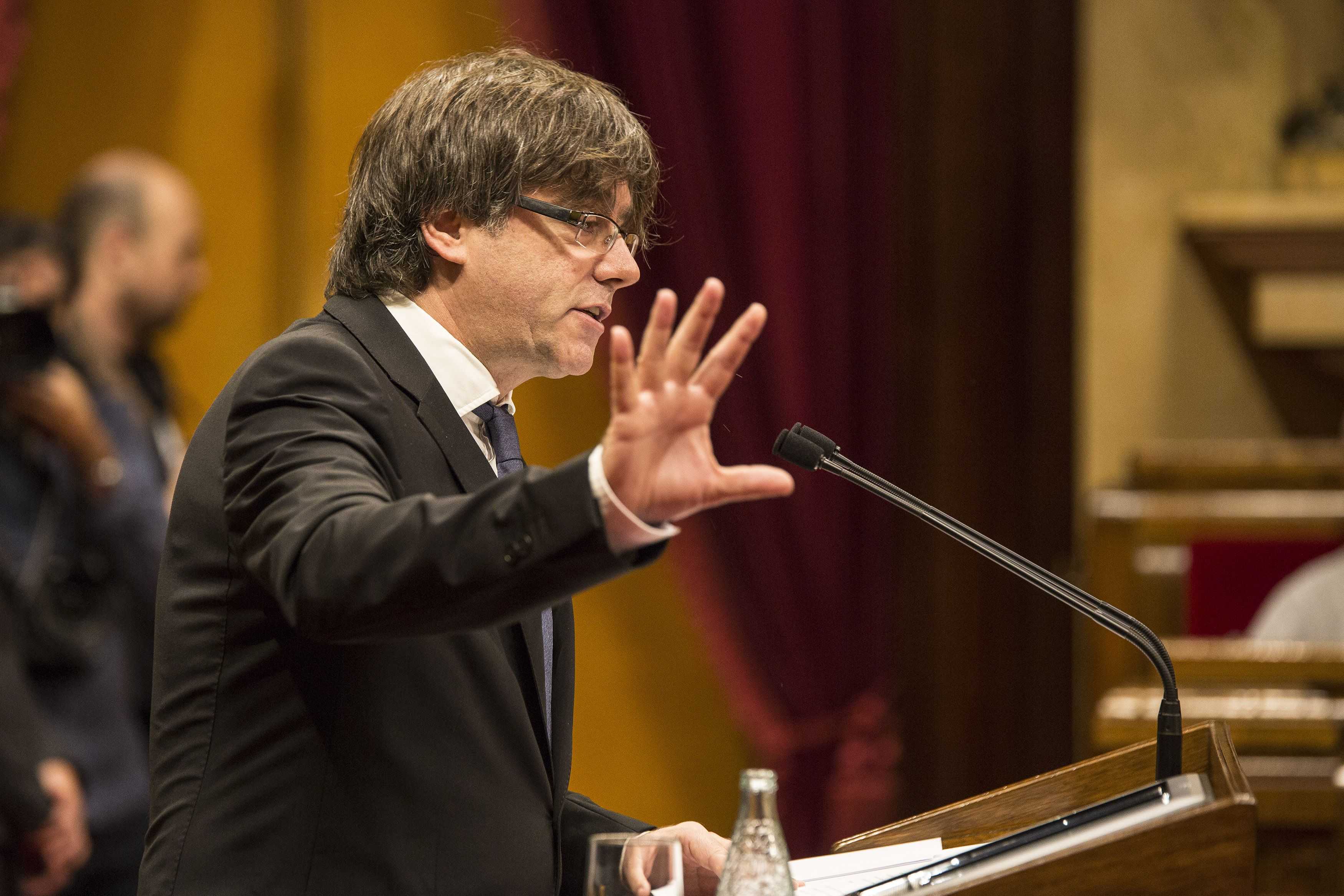 Puigdemont anuncia la creación de 7.000 nuevas plazas de funcionarios