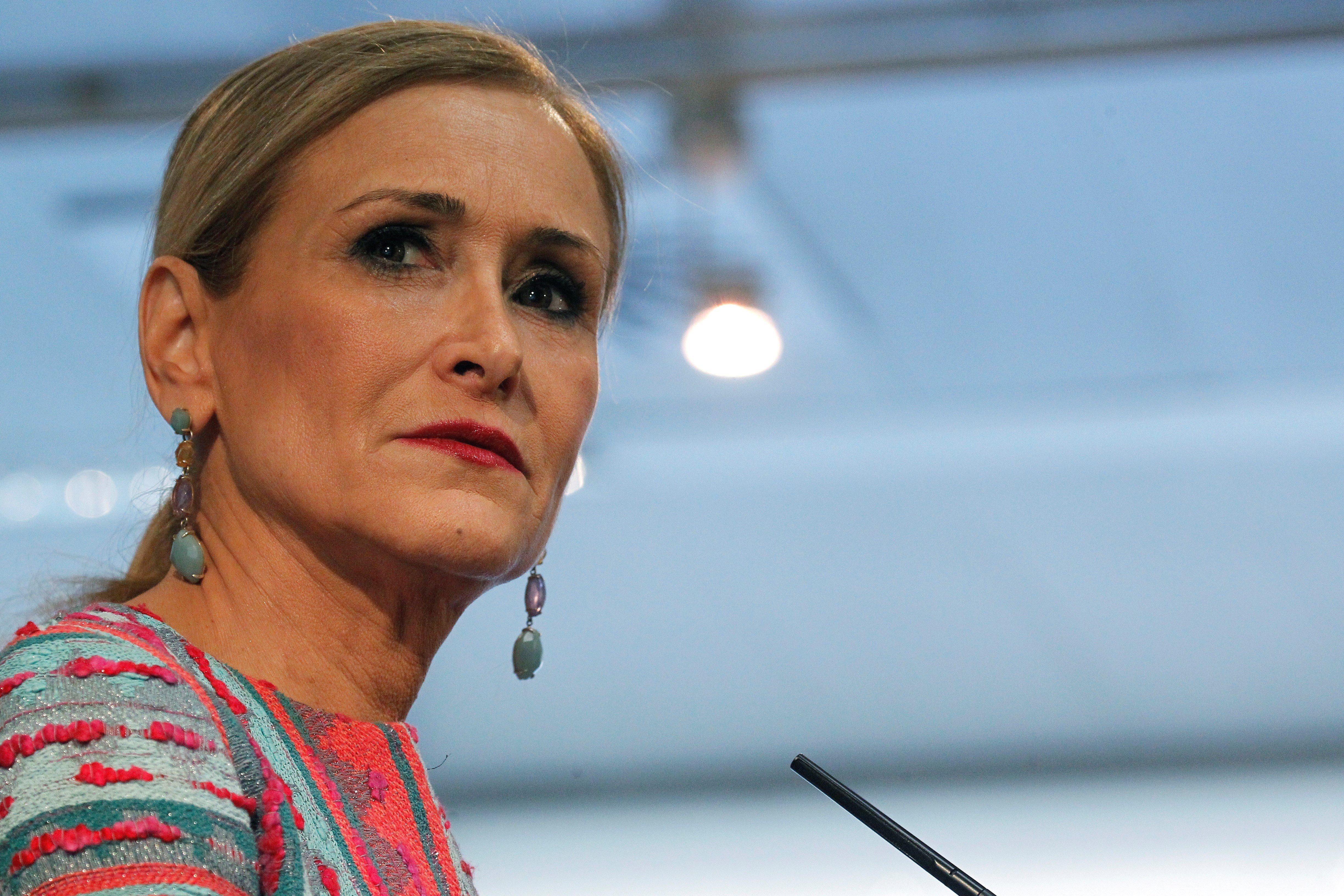 Cifuentes provoca más dudas sobre la existencia del trabajo de máster