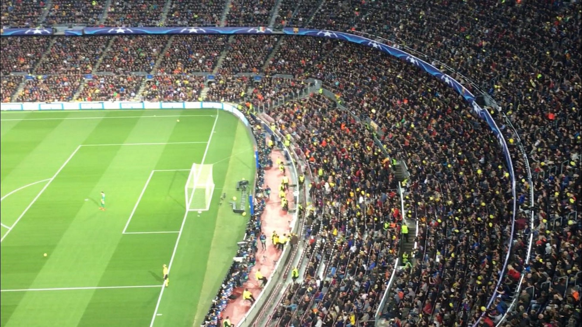 Video: Barça's Camp Nou fills with yellow balloons for the political prisoners