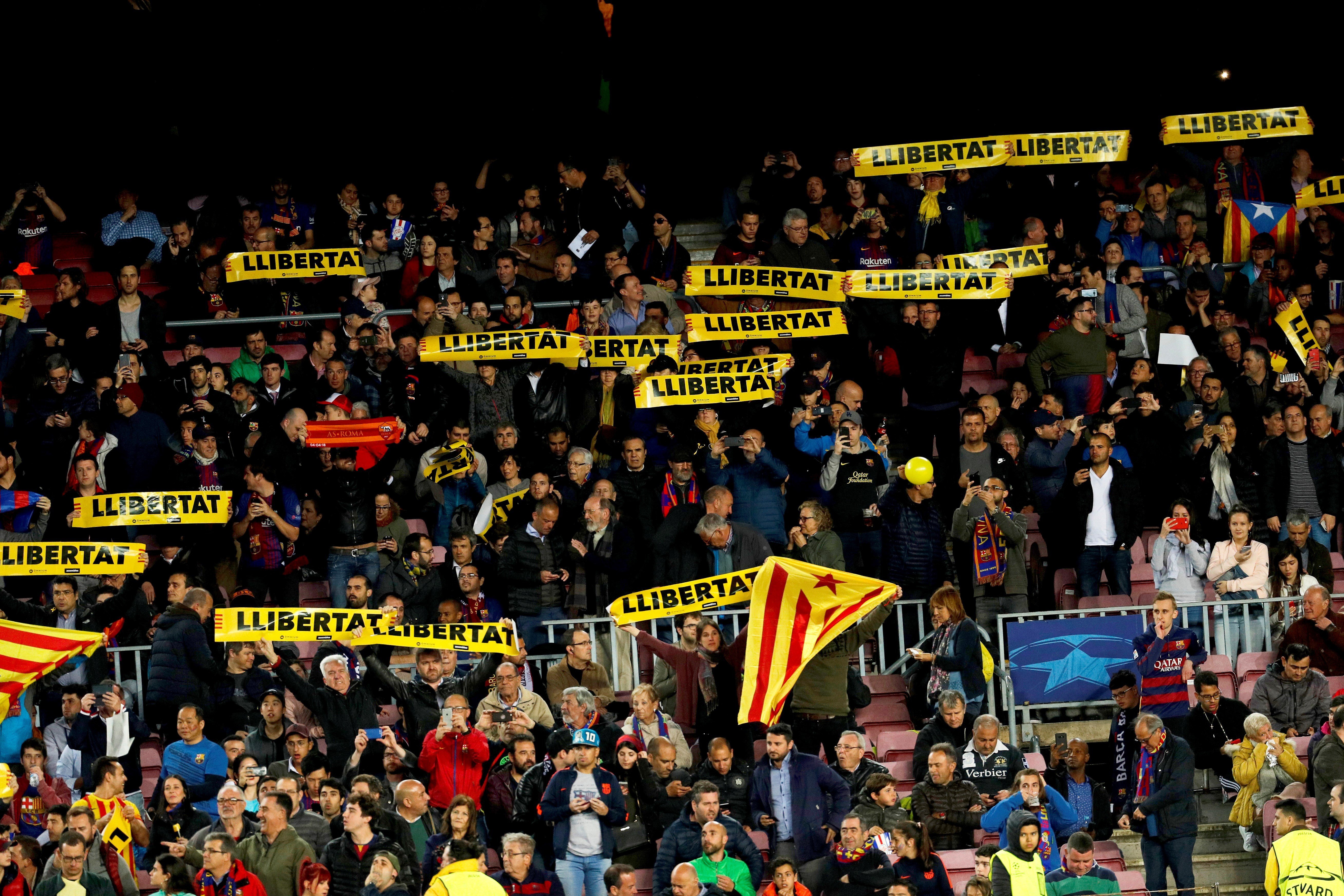 El Camp Nou vuelve a pedir la libertad de los presos políticos