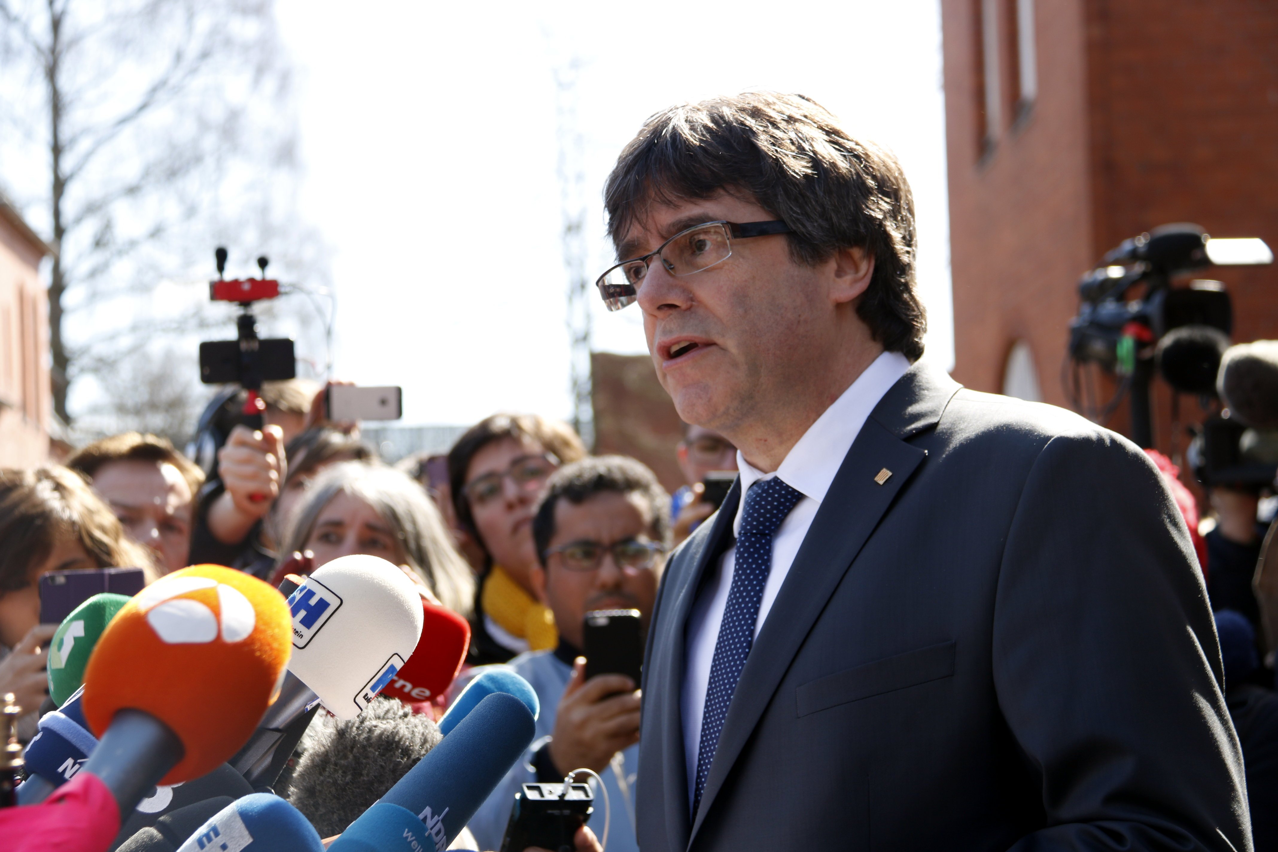 Puigdemont travels to Berlin, cancels events in Neumünster