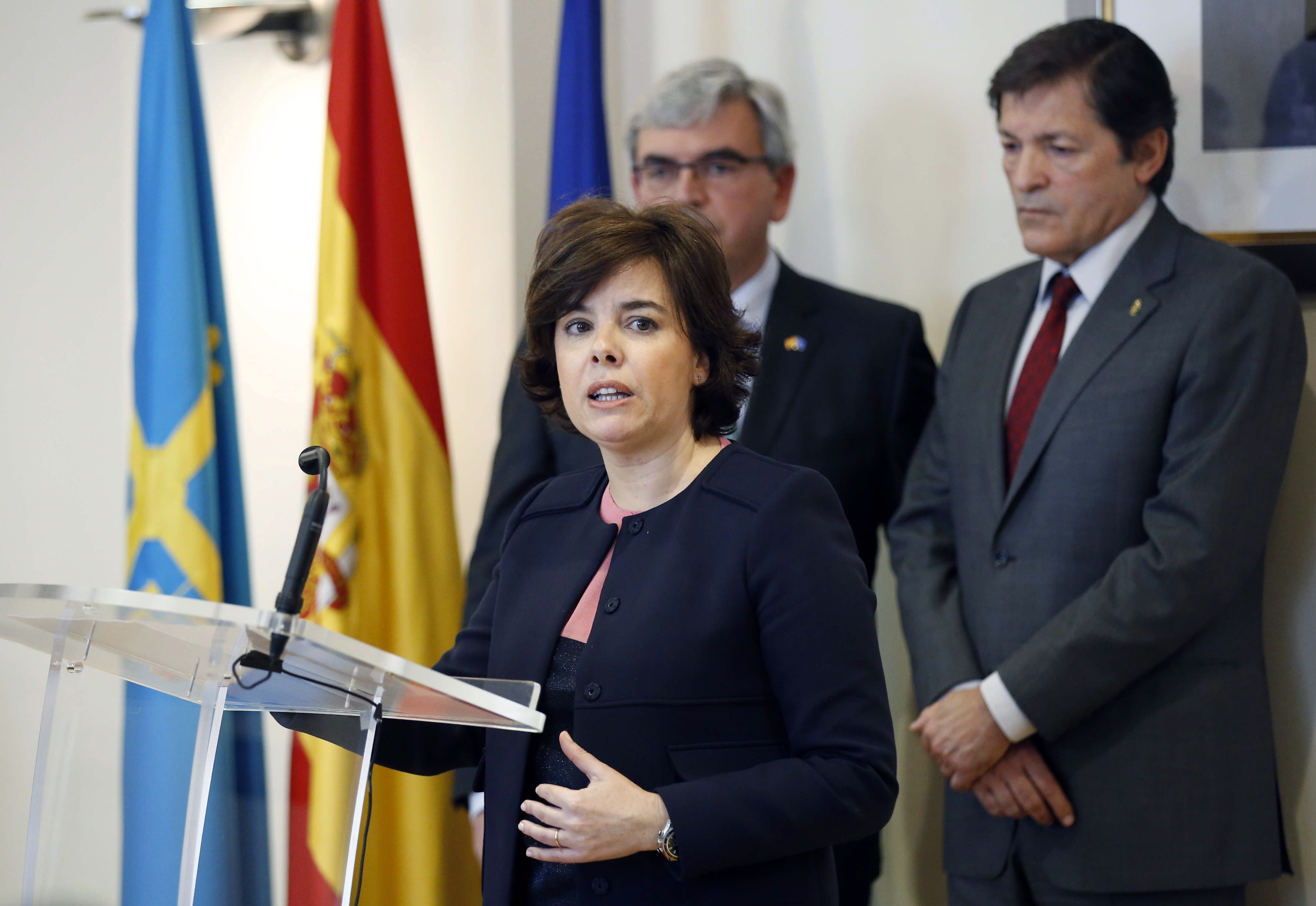 Santamaría, a Puigdemont: "Es un fugado, no se le pueden reconocer méritos"