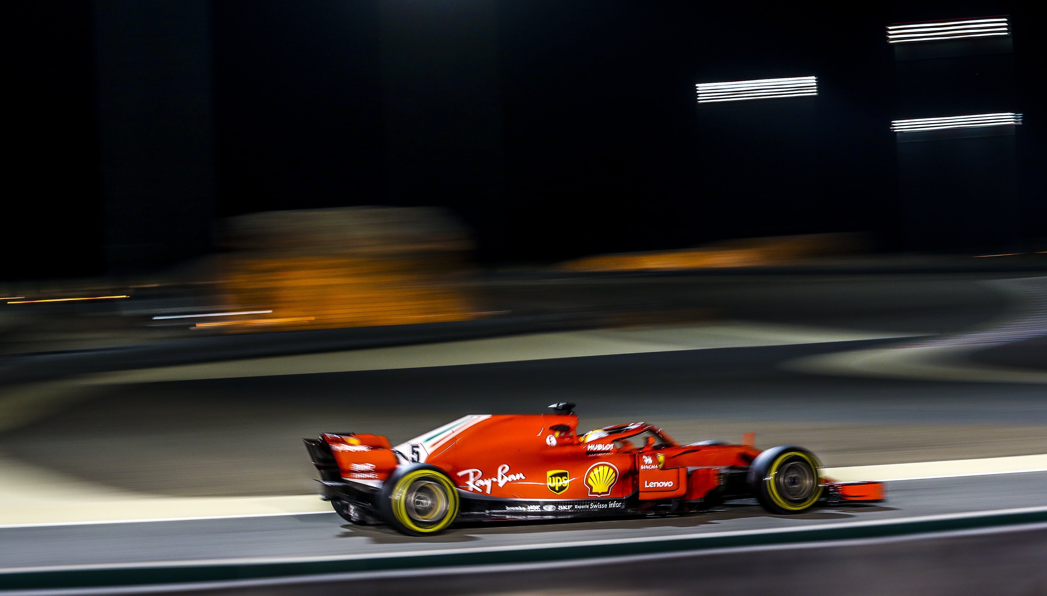 Vettel vuelve a plantar cara y es el poleman en Bahréin