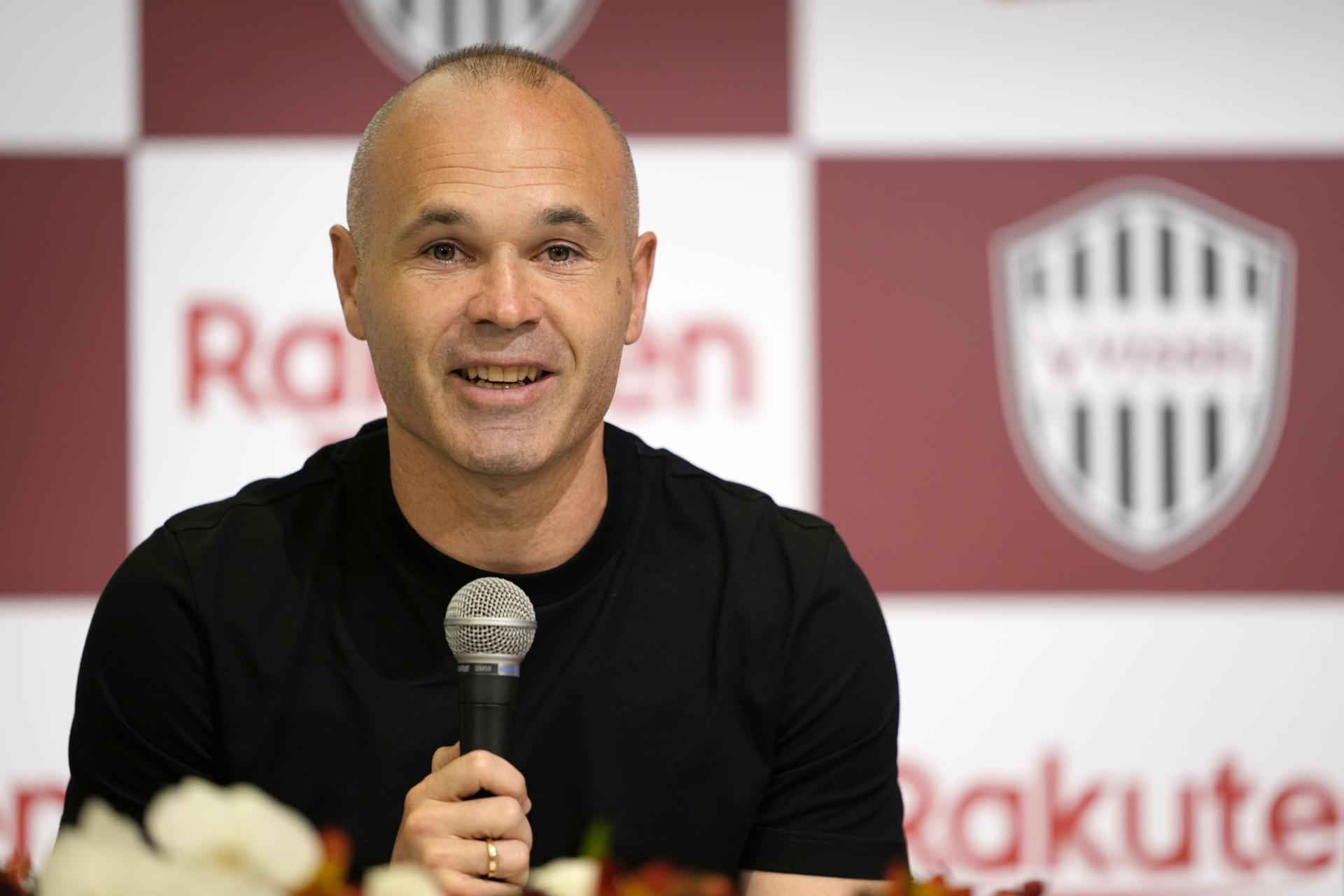 Iniesta, en la 'casa' de Messi, oferta desde Argentina