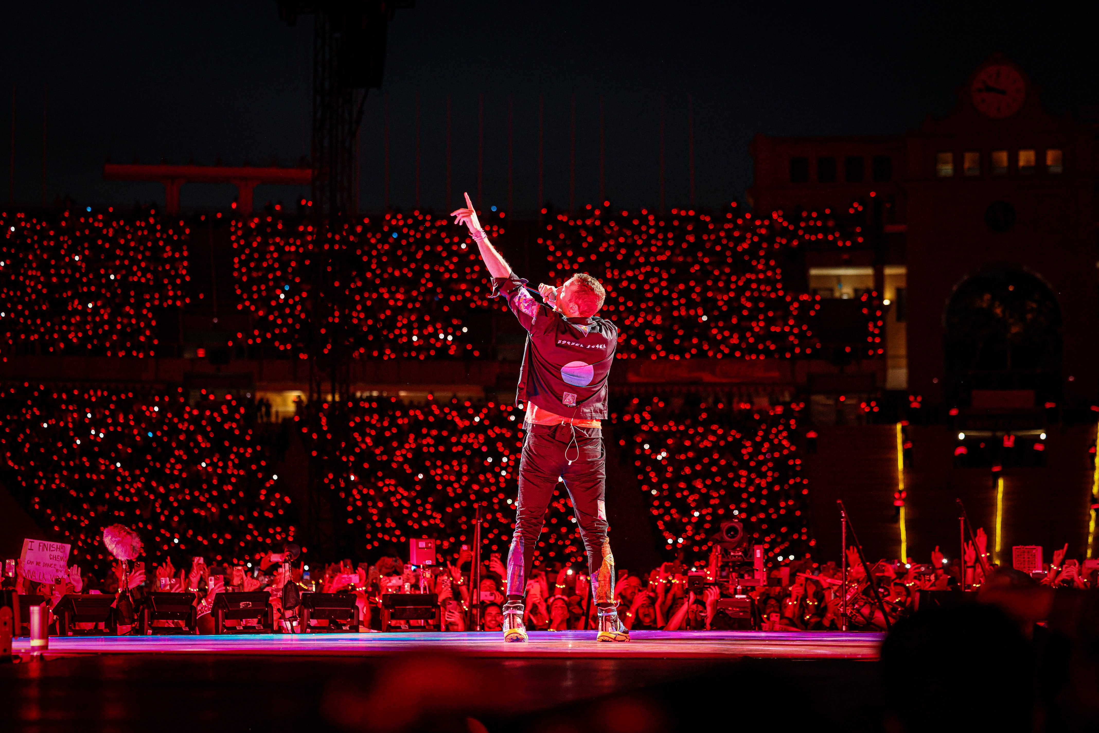Coldplay al·lucina en mig del concert a Barcelona amb els castellers