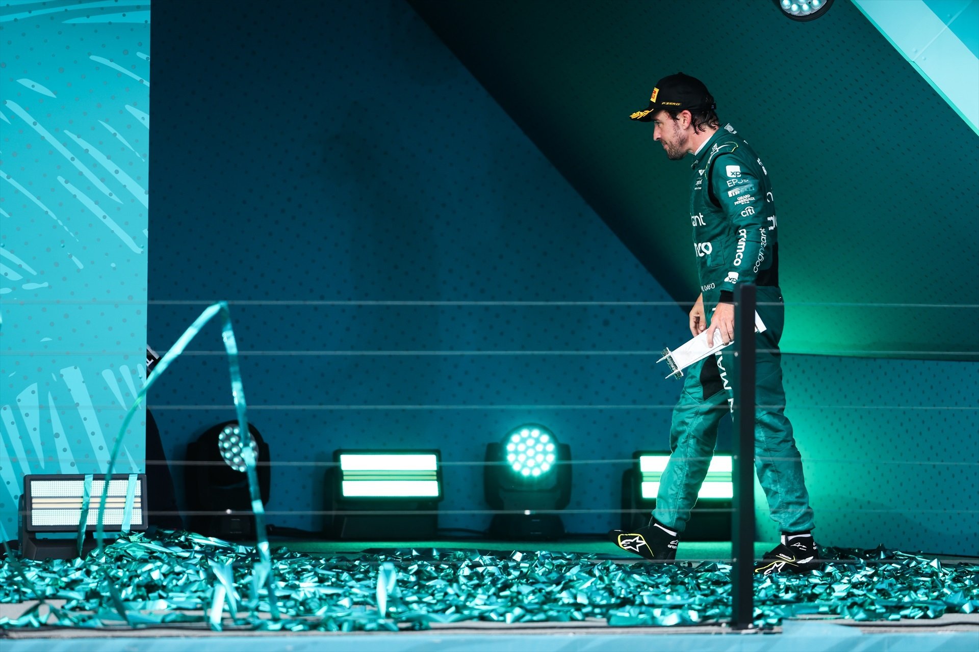 Honda acuerda el sustituto de Fernando Alonso en Aston Martín para 2026, sorpresa mayúscula