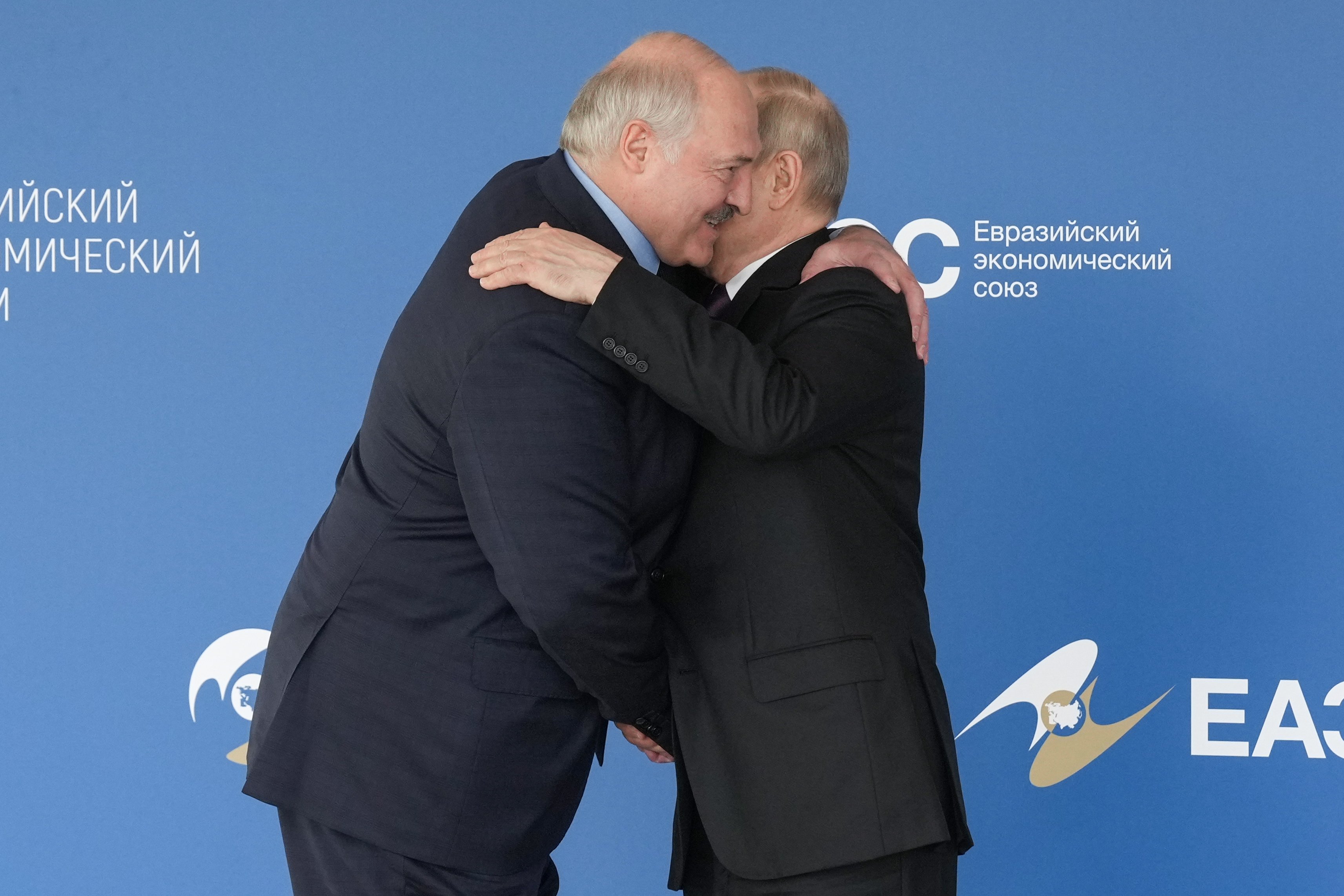 Moscou i Minsk oficialitzen l'emmagatzematge nuclear a Bielorússia