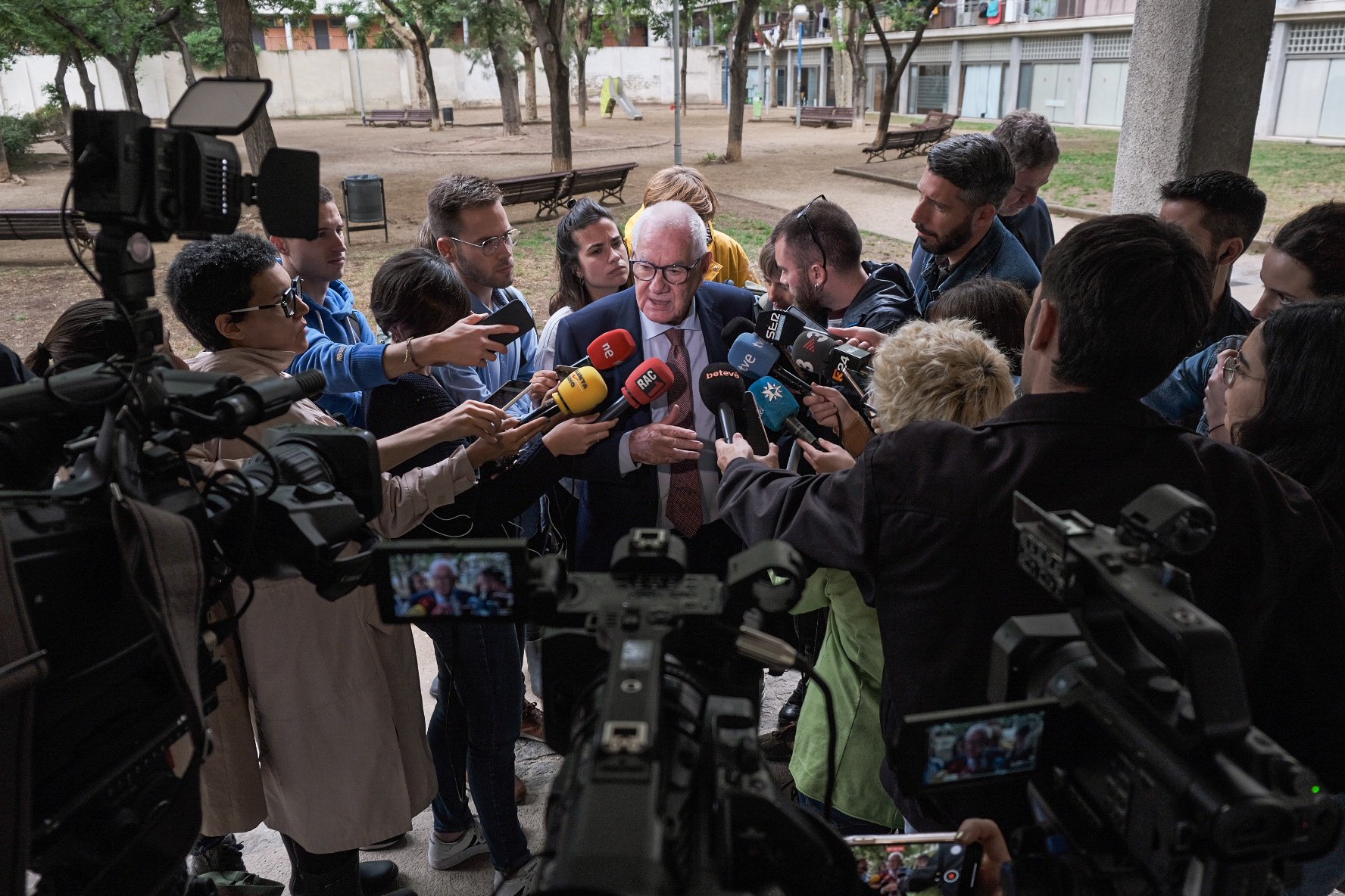 Maragall promete poner en marcha una "fábrica de vivienda pública" en cien días